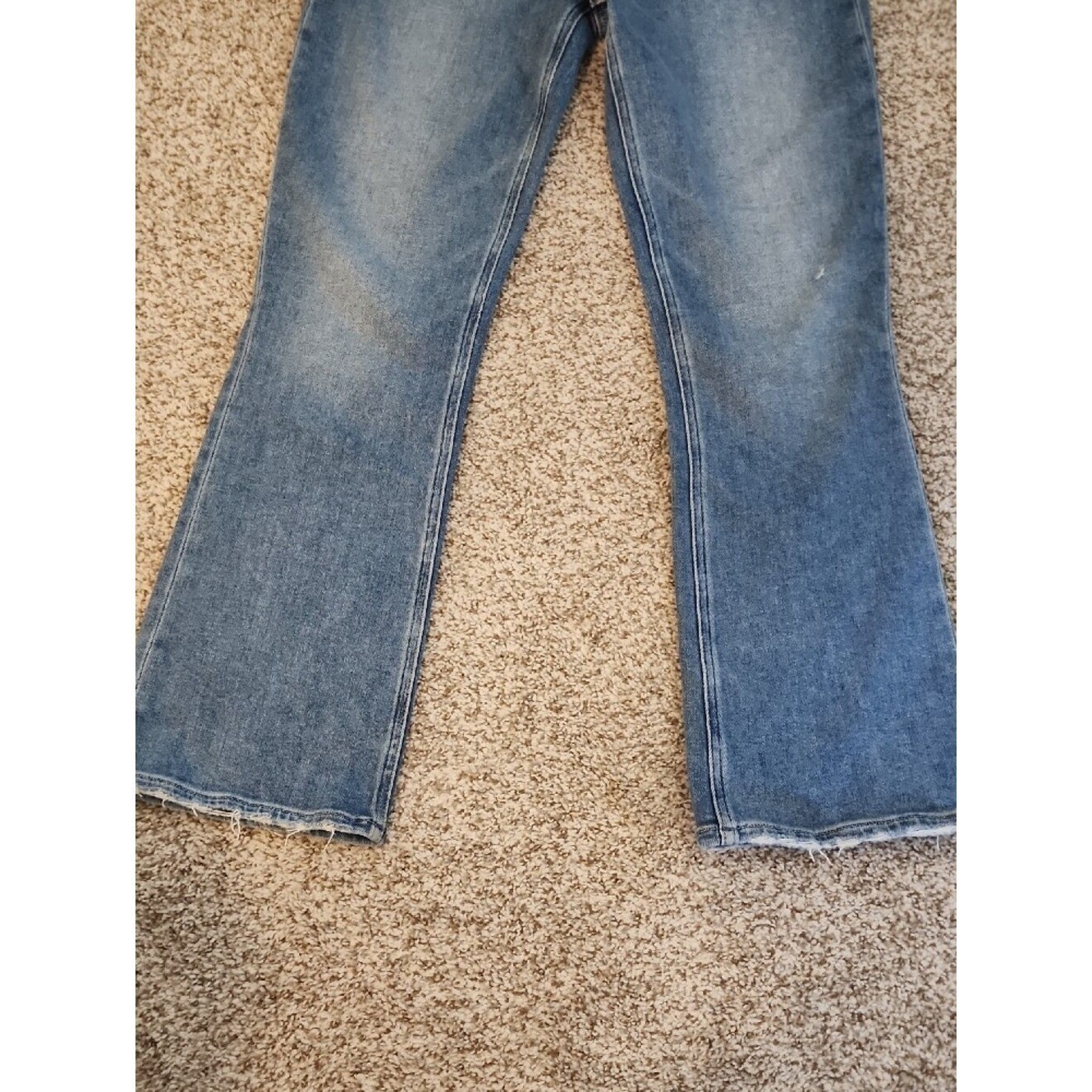 ☀️Anthropologie PAIGE Medium Flare Jeans. 29 Y2K high-waisted FREY Hem Soft ✨️