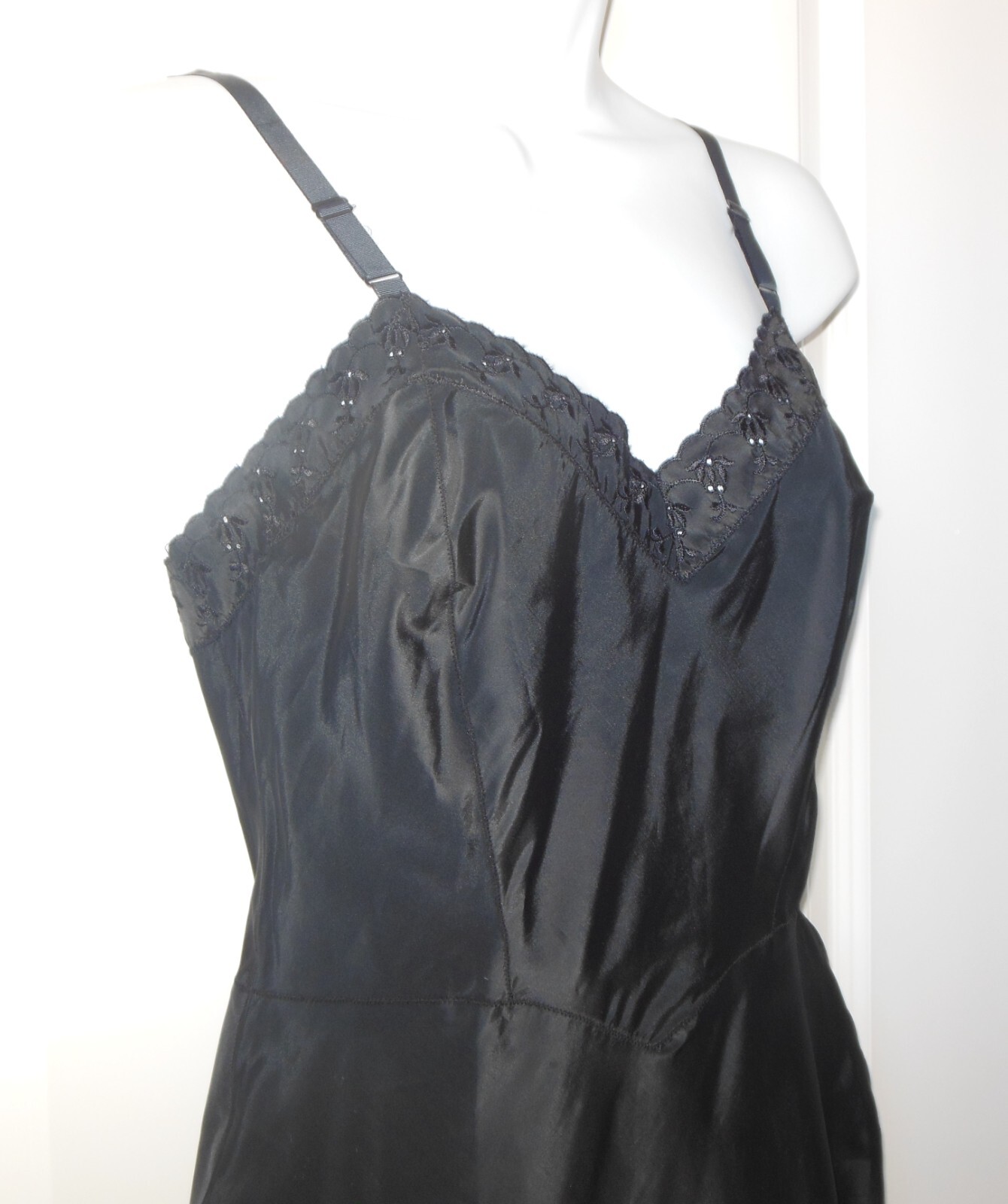 Ariel Barbizon Full Slip sz 12 Black Tafredda Bias Cut Vtg 1950’s Adj Straps
