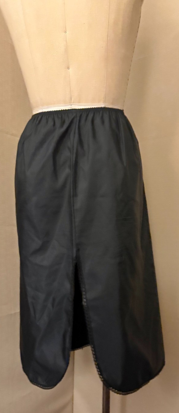 VTG MCM 1960s LINGERIE, 1/2 SLIP w/ SLIT by WONDER MAID sz M, BLACK w LACE TRIM