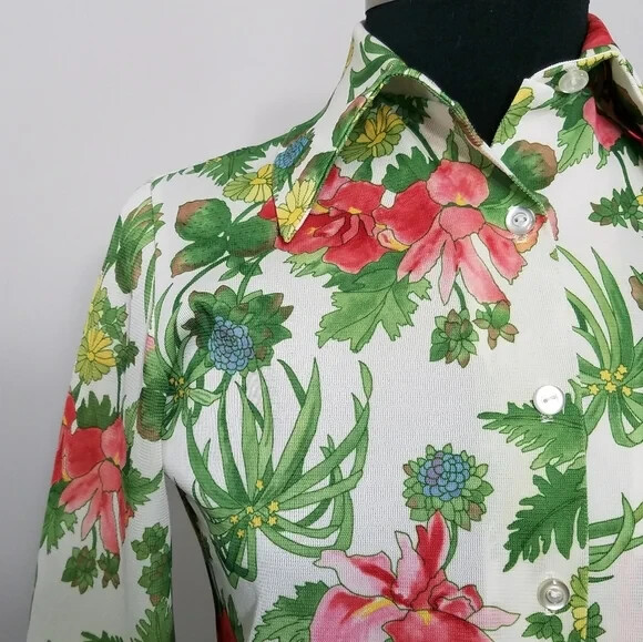 NPC Fashions Vtg 70s Top XS Green Pink Floral Point Collar Long Sleeve Button