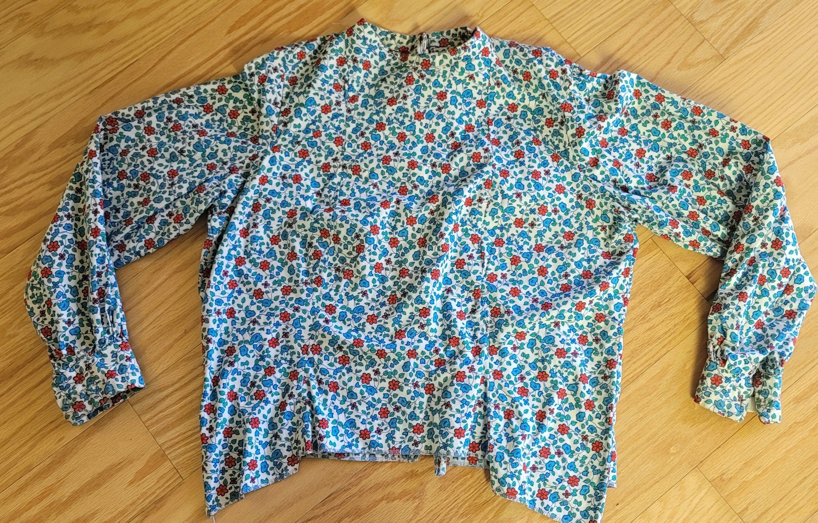 Vintage 1960’s – 1970’s Summer Floral, Long Sleeved, Hippie, Prairie Med/Lg.