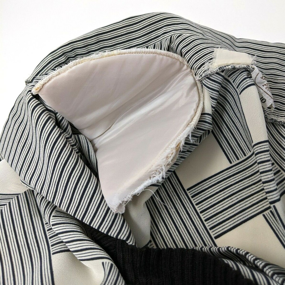Vintage 70s Pullover Blouse Banded Hem Leslie Fay 10P Black White Blouson Mod