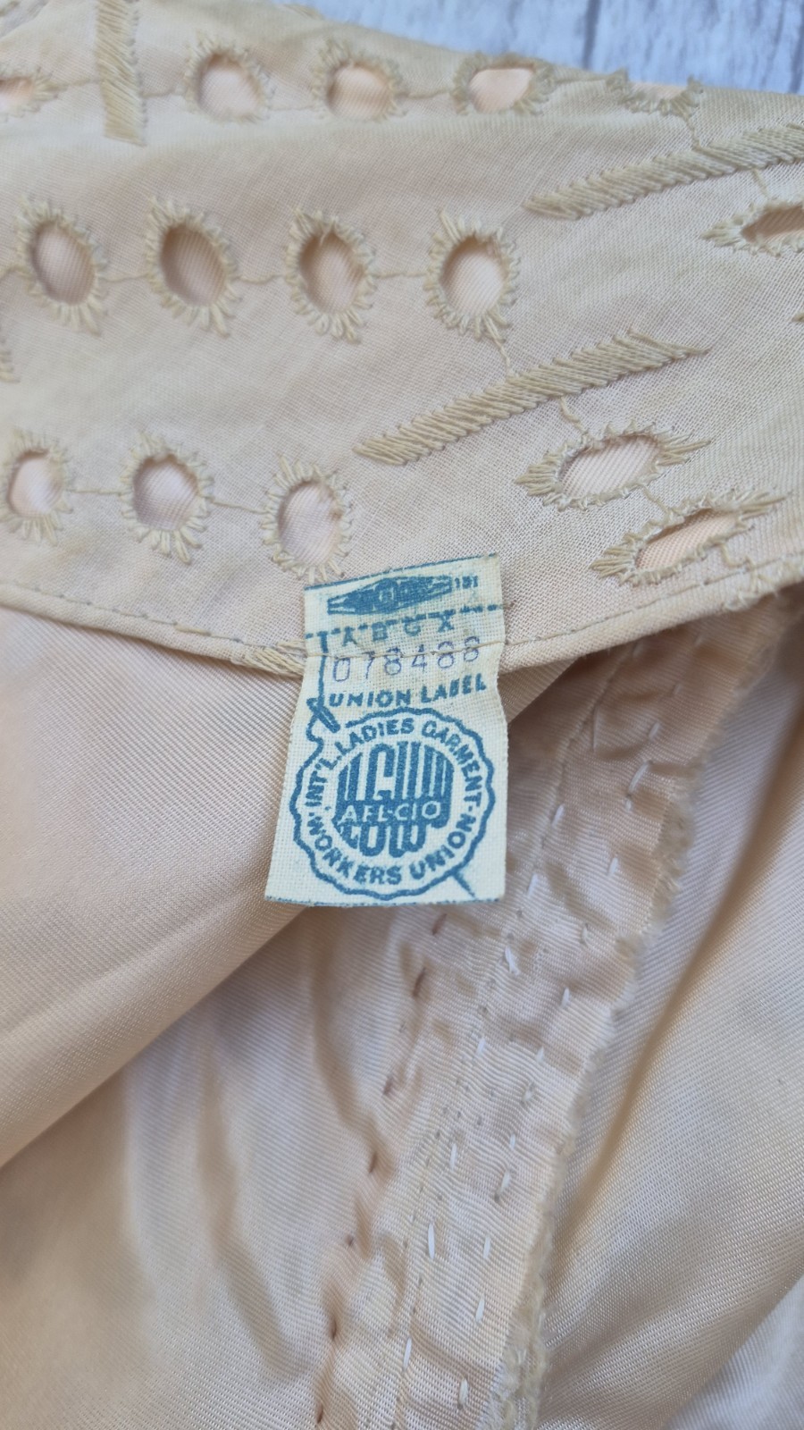 Vintage 1950s Eyelet Embroidered Dress with Grossgrain Ribbon Trim – Size M