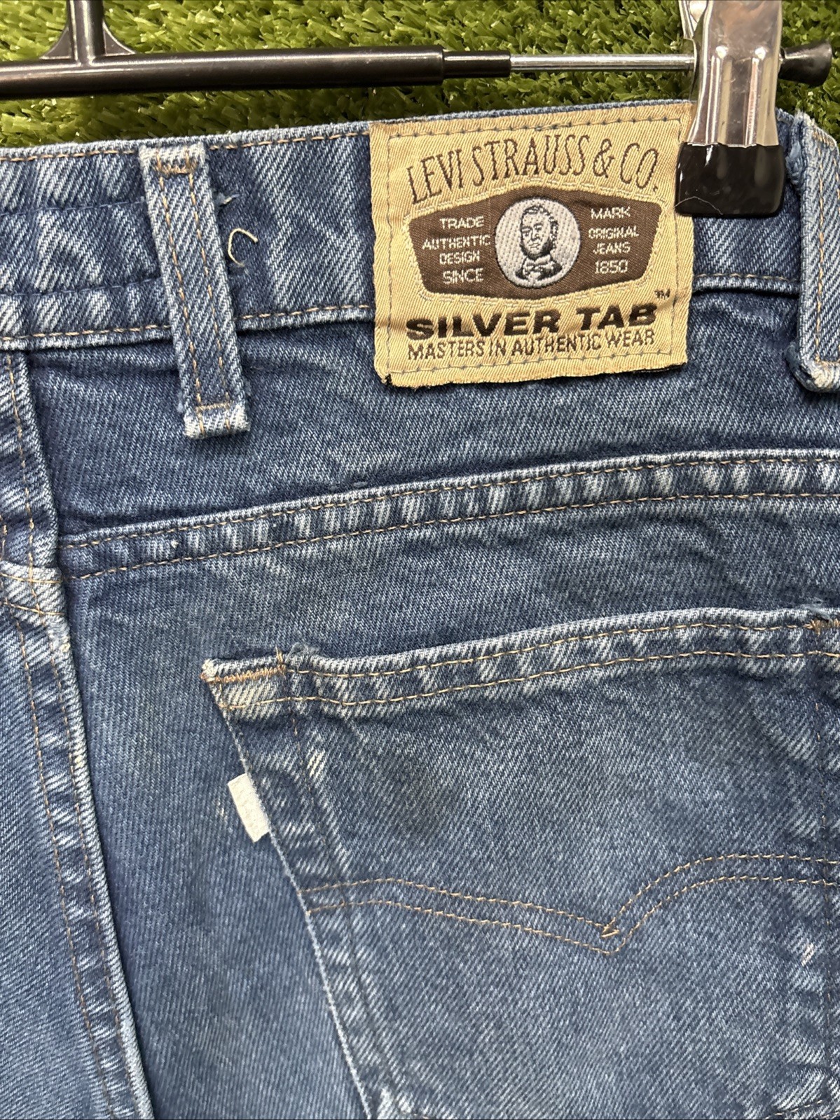 Vintage Levi’s Silver Tab Mens Jeans W32xL32 Light Wash Blue Face Patch