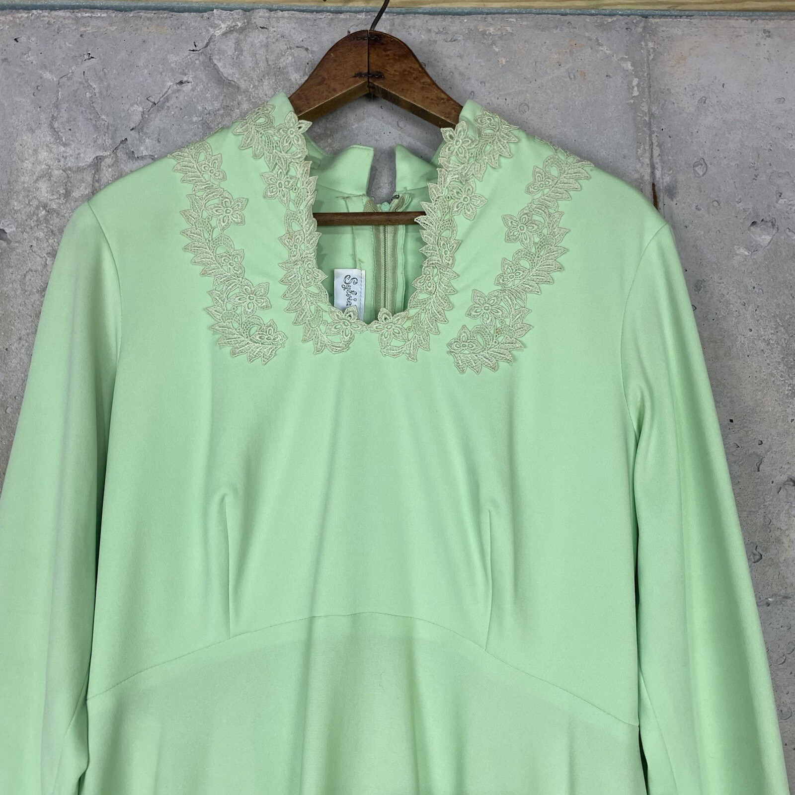 Vintage Sylvia Ann 70s mint green lace v neck fit and flare maxi dress med/large