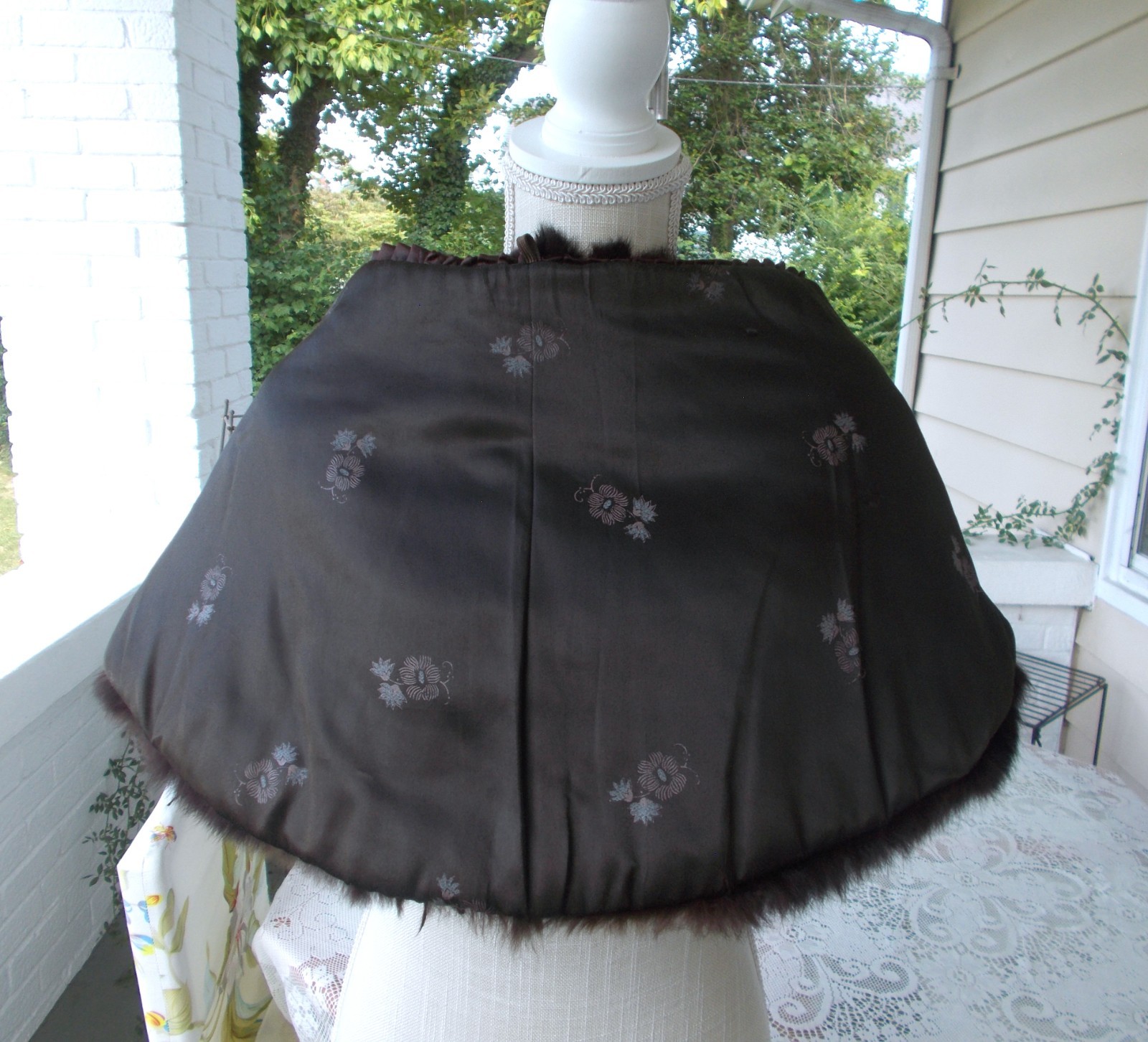 Vintage Dark Chocolate Brown Rabbit Fur Cape Stole W/Pompom SM Beautiful