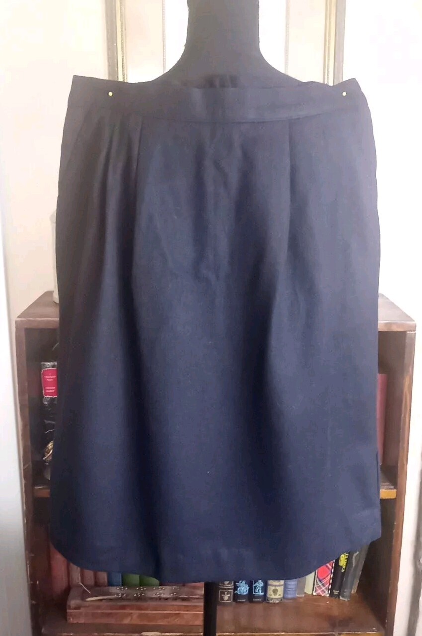 Vintage Sag Harbor Women’s Black 100% Wool Size 16 Skirt, Pockets