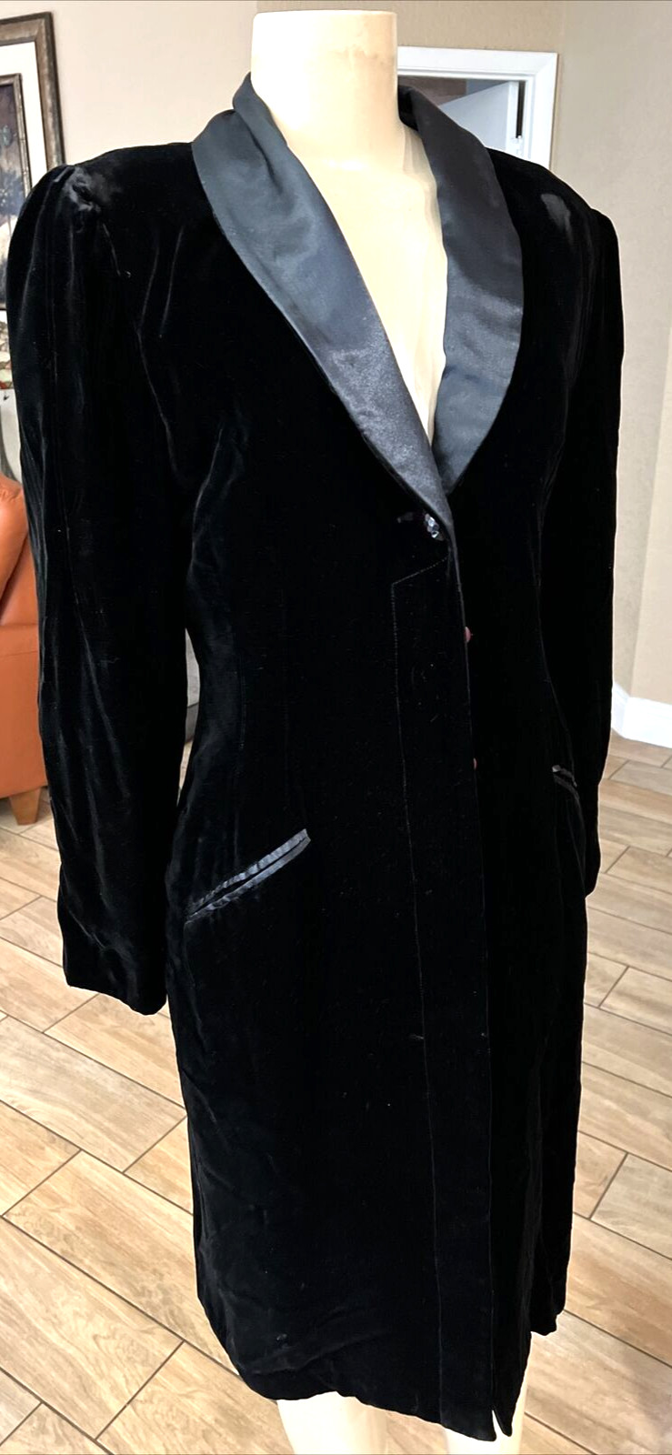 Vintage Holt Renfrew Black Velour W/Satin Collar Dress Size 10 pc
