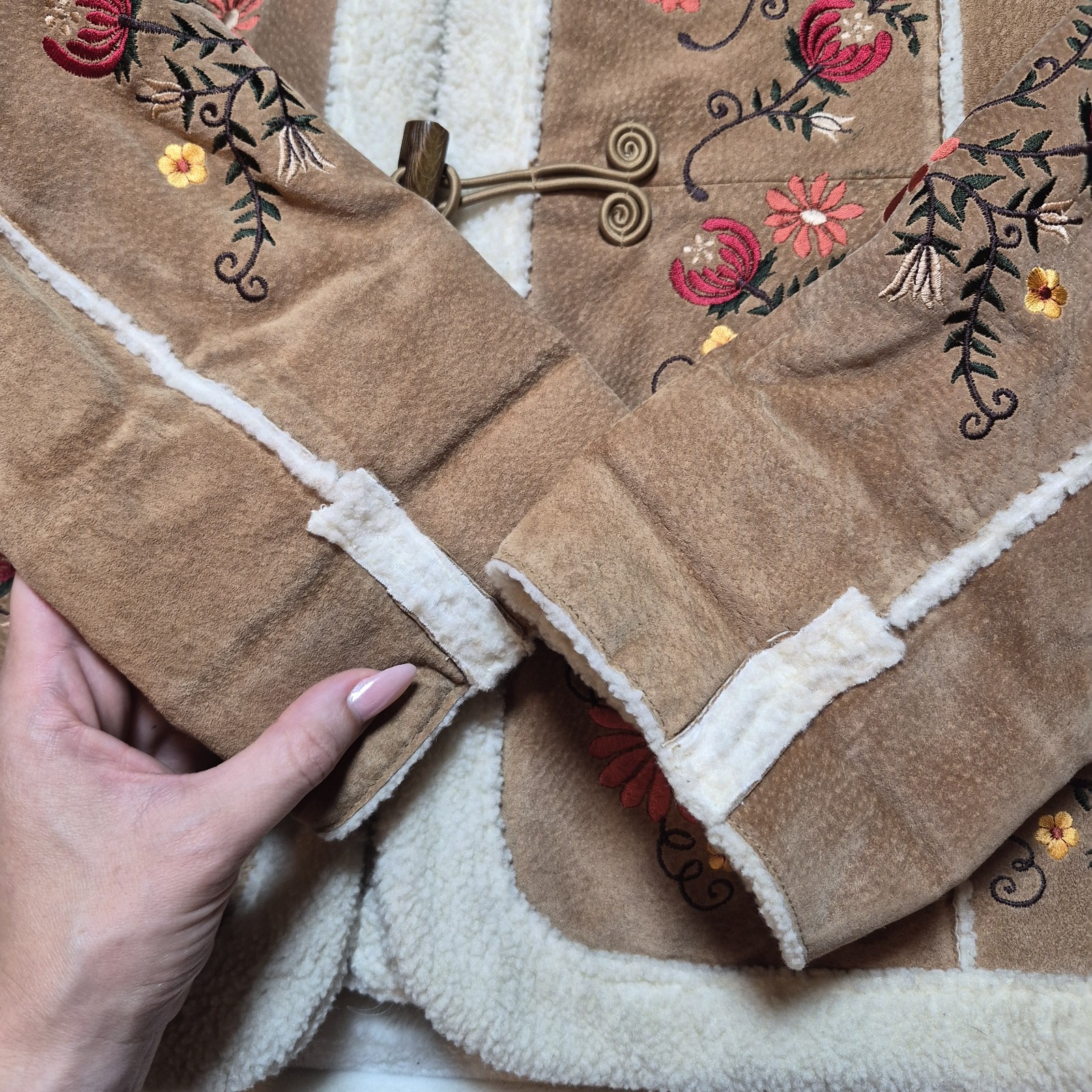 Vintage Floral Embroidered Faux Suede Shearling Trim Toggle Jacket Tan Brown