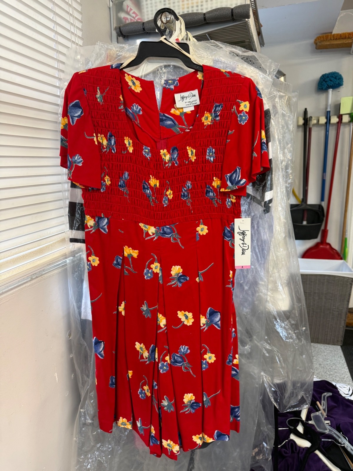 Vintage Jeffrey & Dana Red Floral Rayon Smocked Dress USA Cottagecore Size 4