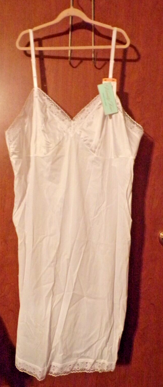 Vintage with Tags Vanity Fair DuPont Nylon Full Slip With Lace Size 24″ 42/48
