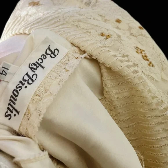 BECKY BISOULIS | 14 | ISABELLE GERHART HOUSTON Lace Vtg Wedding Dress MSRP$2995