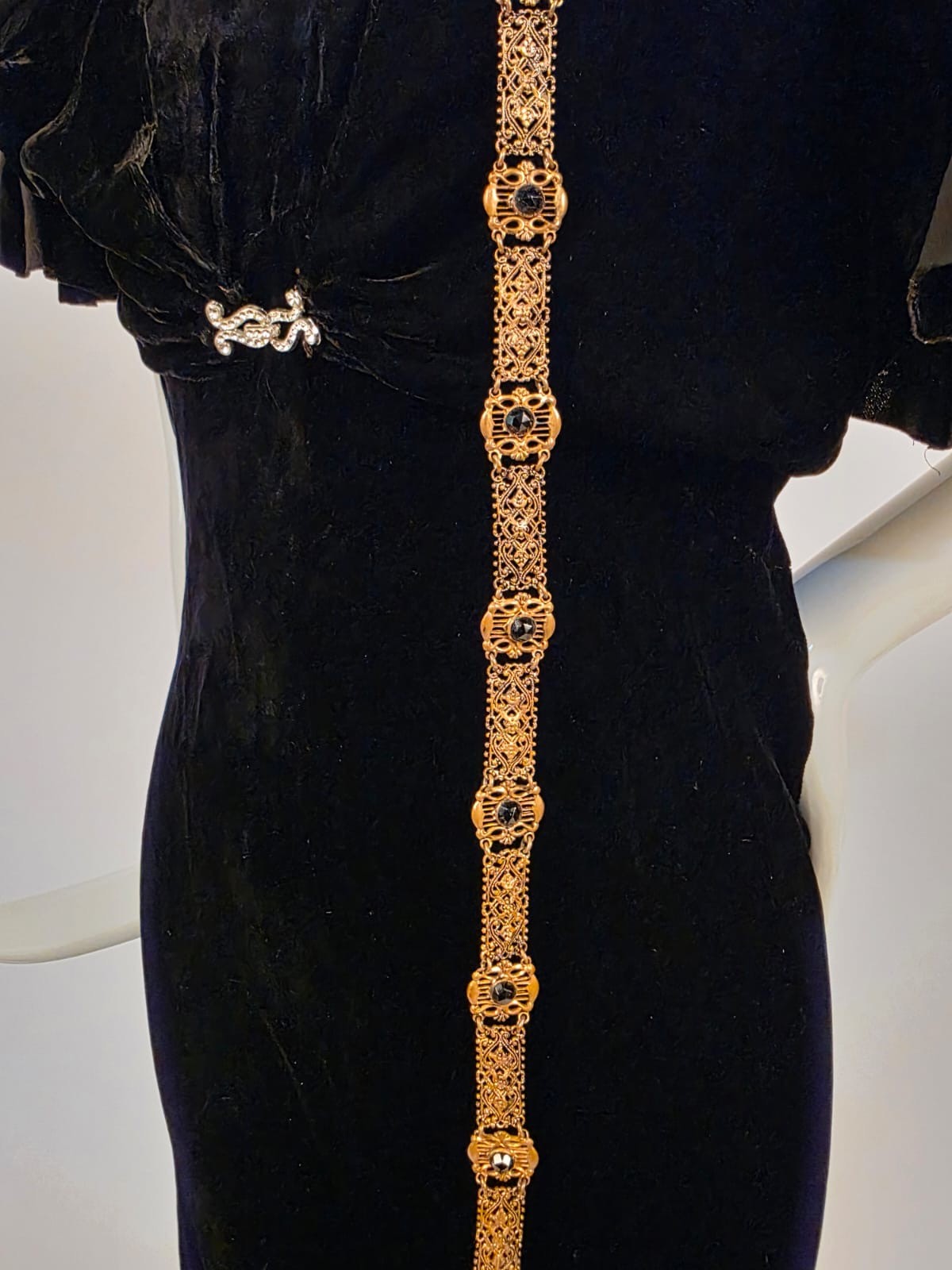 1930’S GOLD TONE FILIGREE + BLACK STONE BELT FOR DRESS