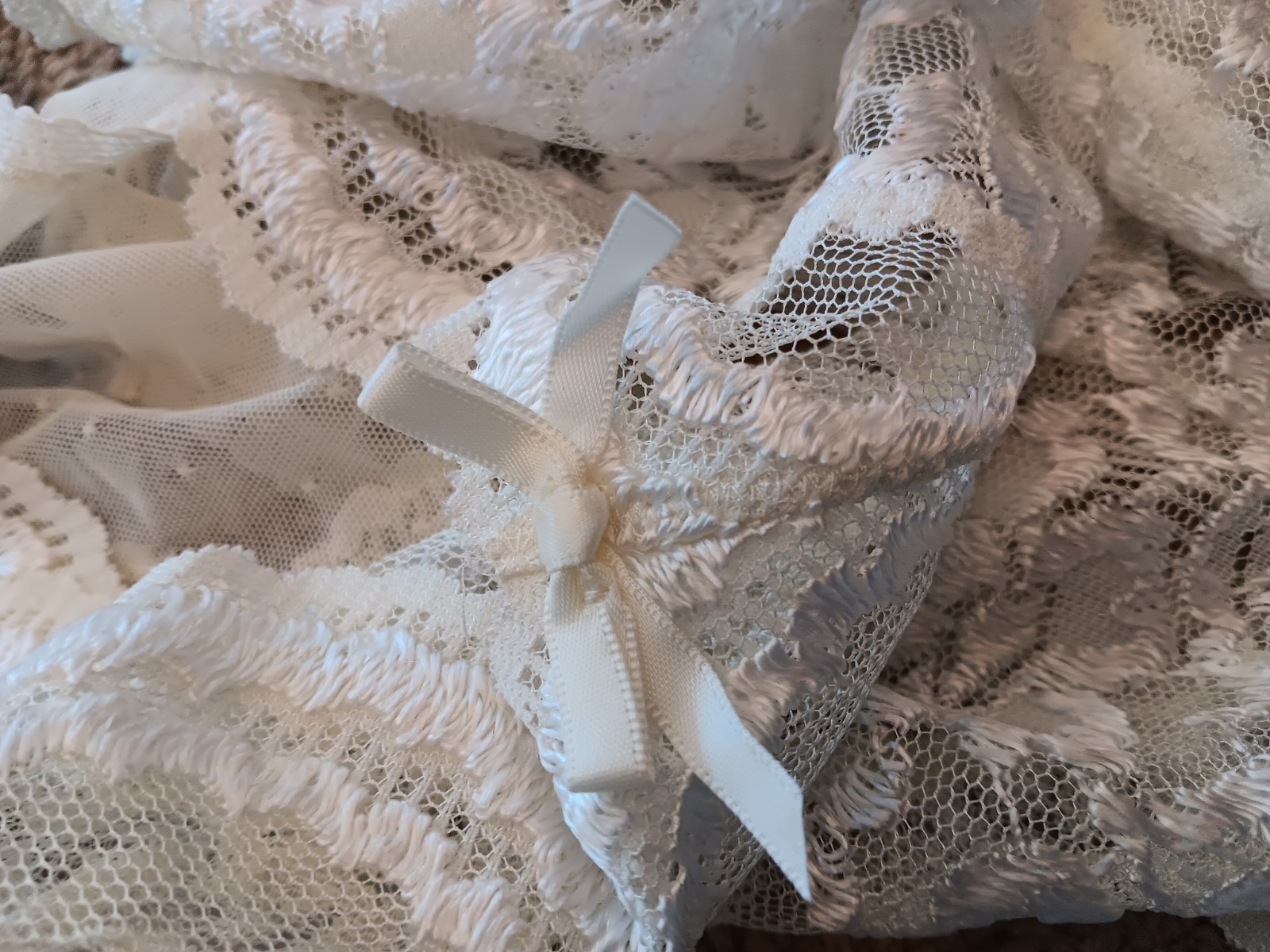Victoria’s Secret Gold Label Lace Teddy Bodysuit M Ivory Sheer Scallop VTG 90s