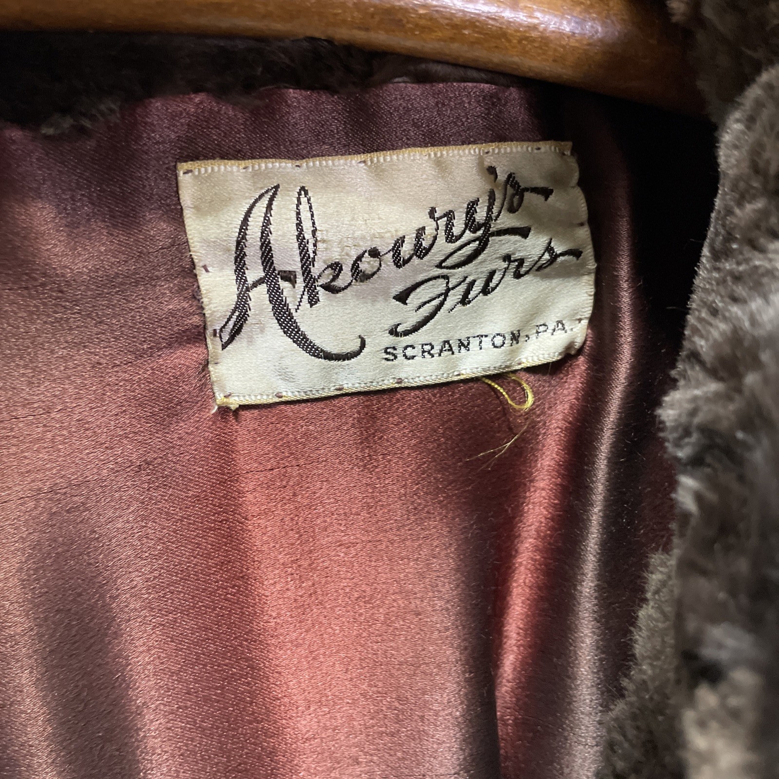 Vintage Akoury’s Furs Scranton PA Brown Real Fur Cape Capelet Stole Monogram AO