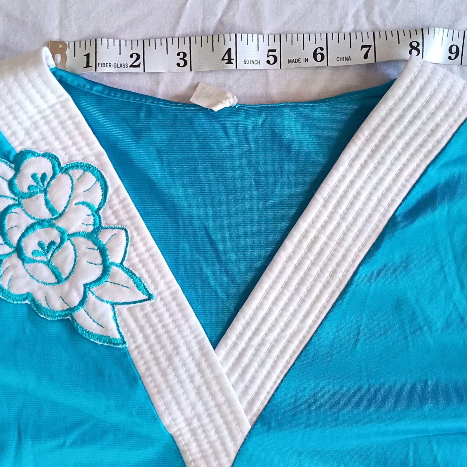 Vtg 70’s Turquoise Blue & White V-neck Short Nighty With Embroidered Flower