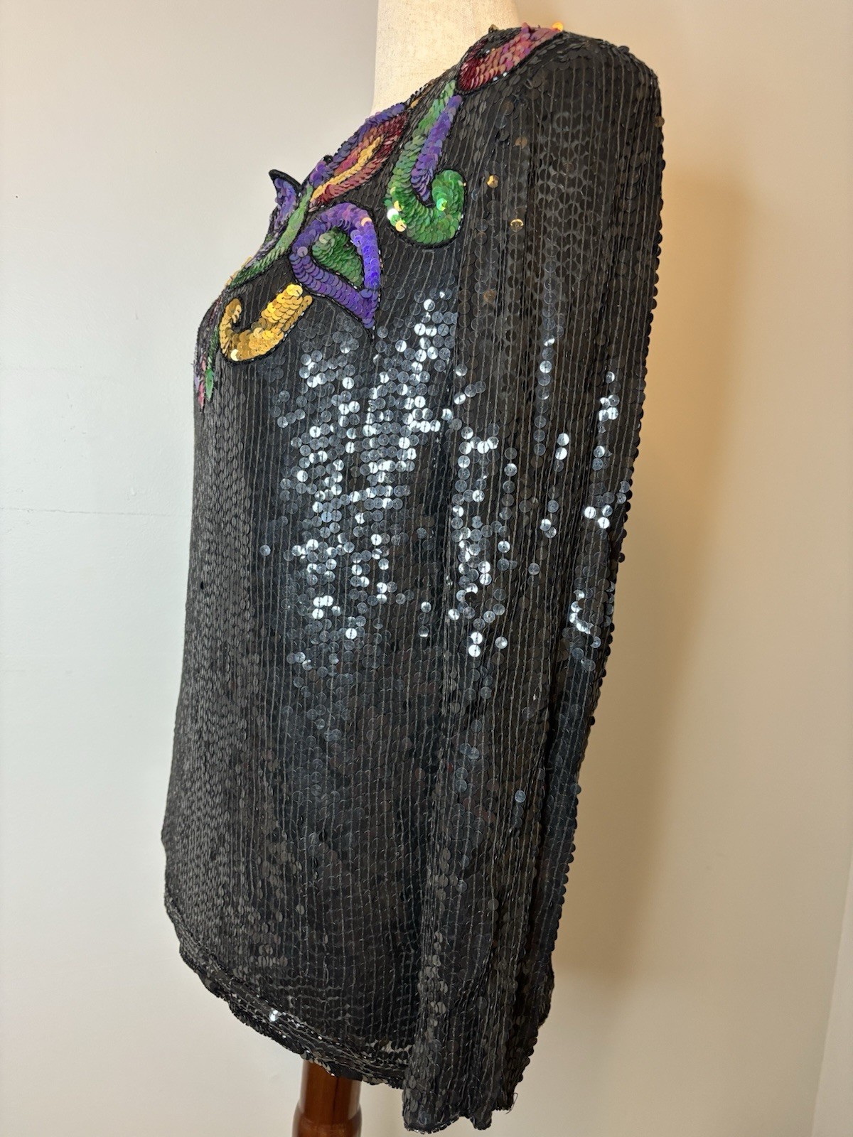 Sweelo Vintage 1980-1990’s Swirl Pattern Sequin Designer Black Silk Lining Top