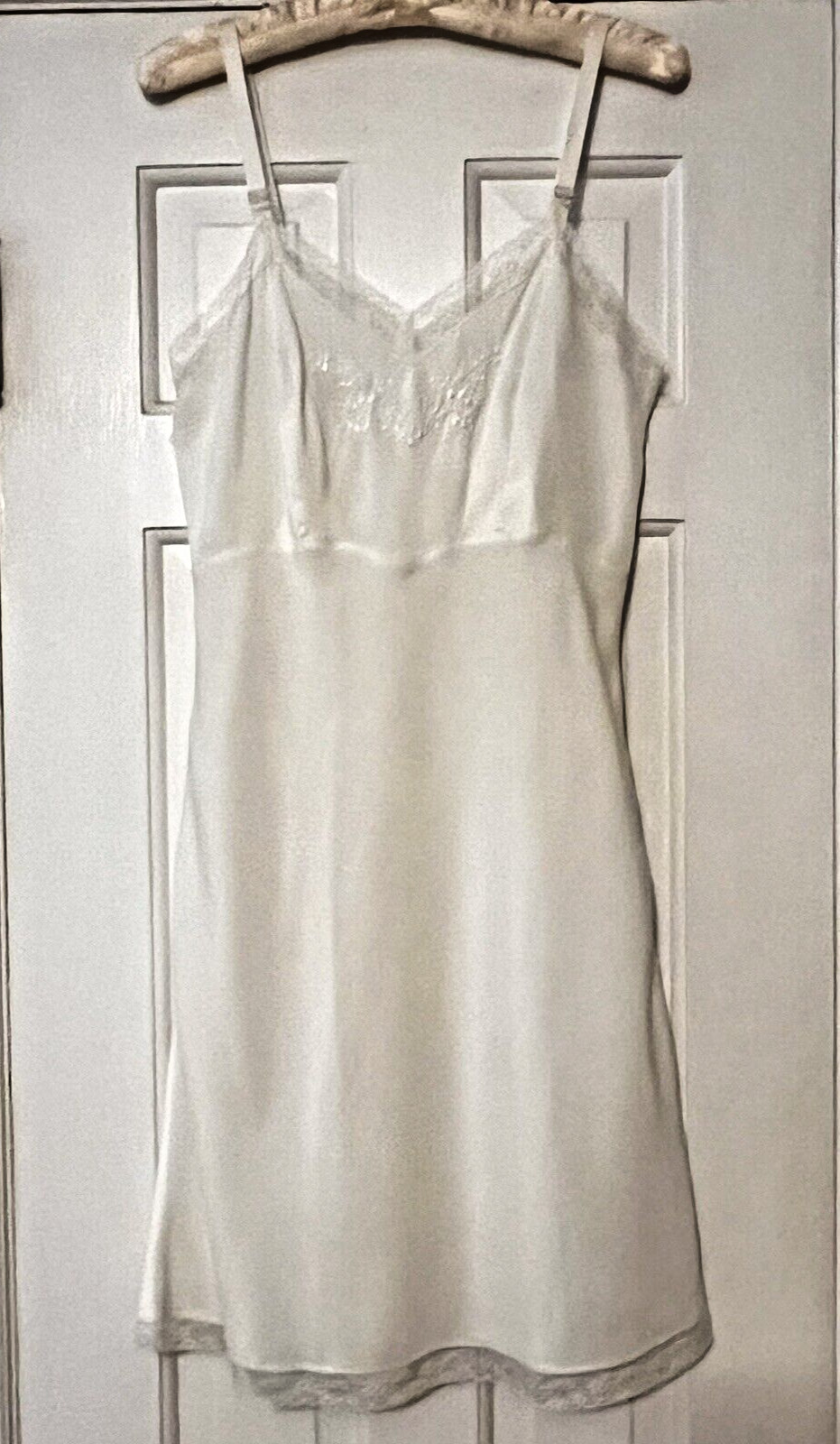 Vintage 1960s Barbizon White Full Slip w/Lace and Embroidery Trim Size 12