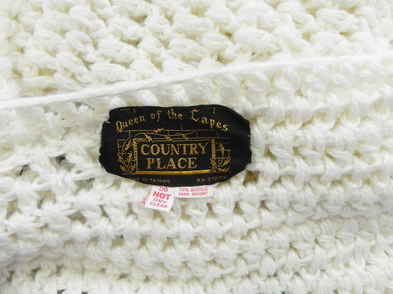 Queen of Capes Country Place Hand Crochet Ivory 3D Floral Triangle Size 102″x48″