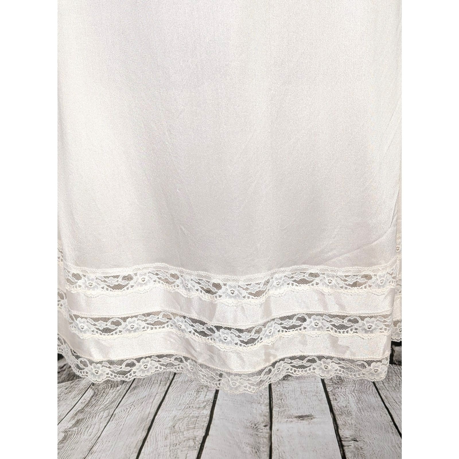 VINTAGE MOVIE STAR Shiny Stretch Satin Nylon Lace Slip Glamour Feminine Size 44