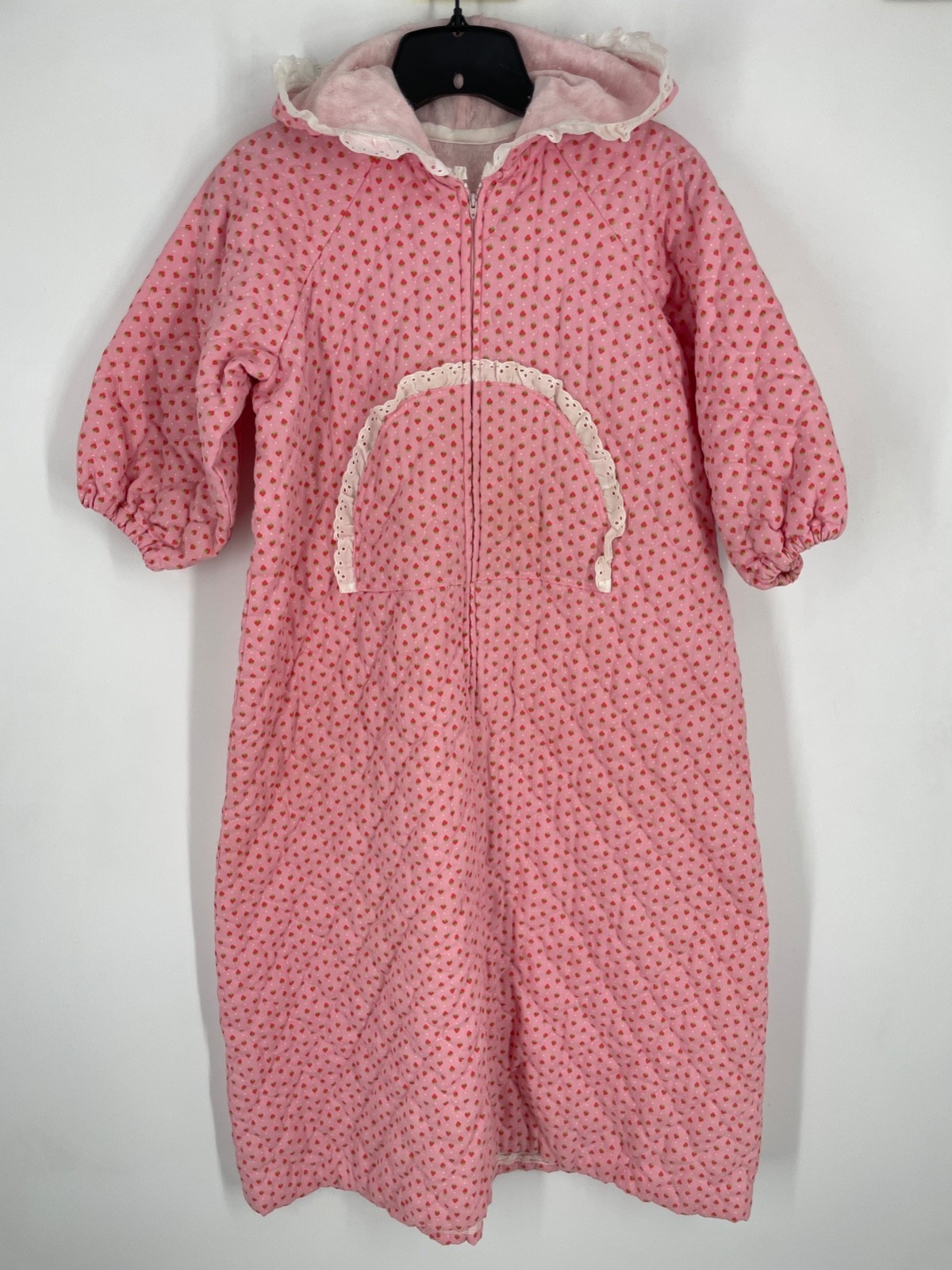 Vintage Sm Strawberry print quilted Housedress robe hooded 1/2 zip pink pullover