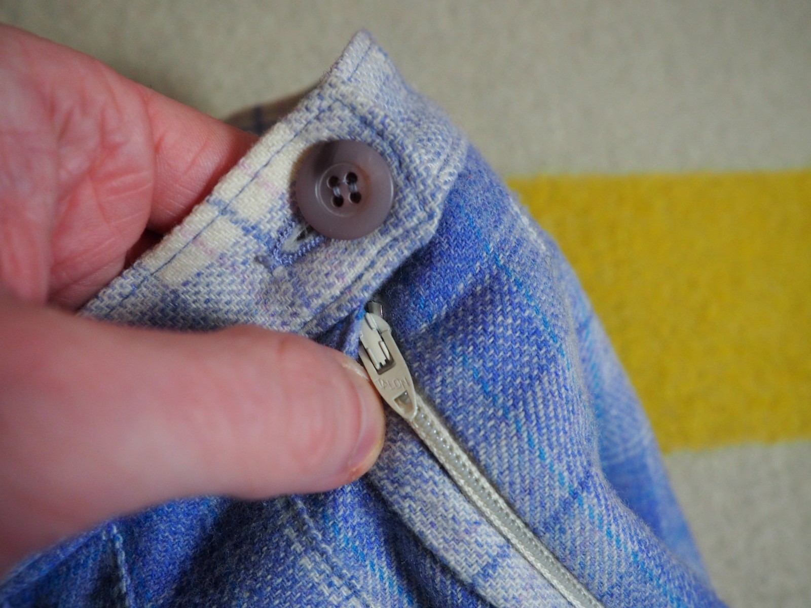 VTG 70s Pendleton Virgin Wool Blue White Plaid Tartan Boho 27W Hippy Skirt Women