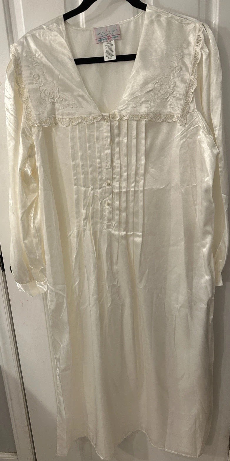 Vintage ALLISON RHEA Women’s Size L Ivory Satin Nightgown, Lace Trim NEW