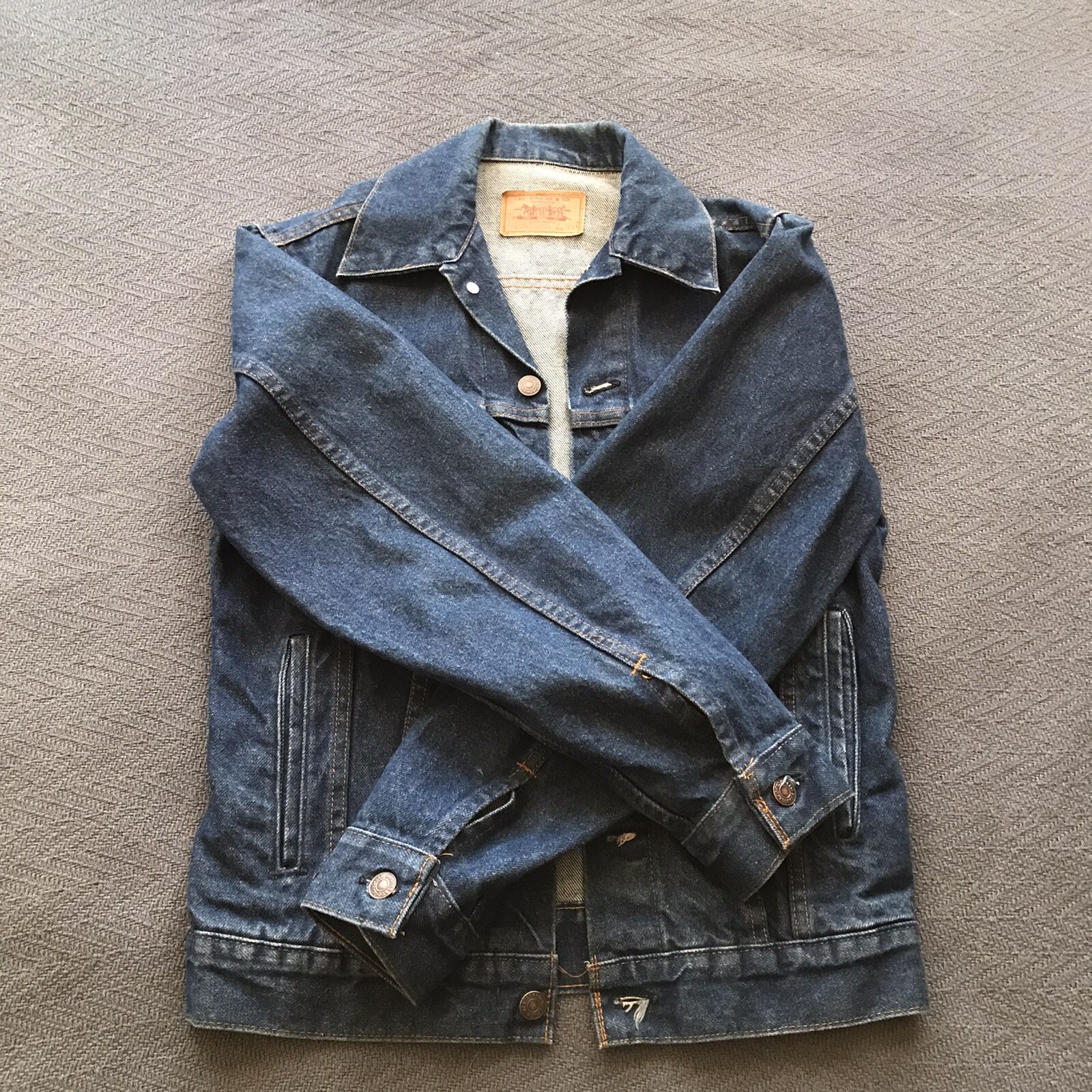 Vintage Levi’s Denim Jean Jacket Dark Wash Size 34 Awesome
