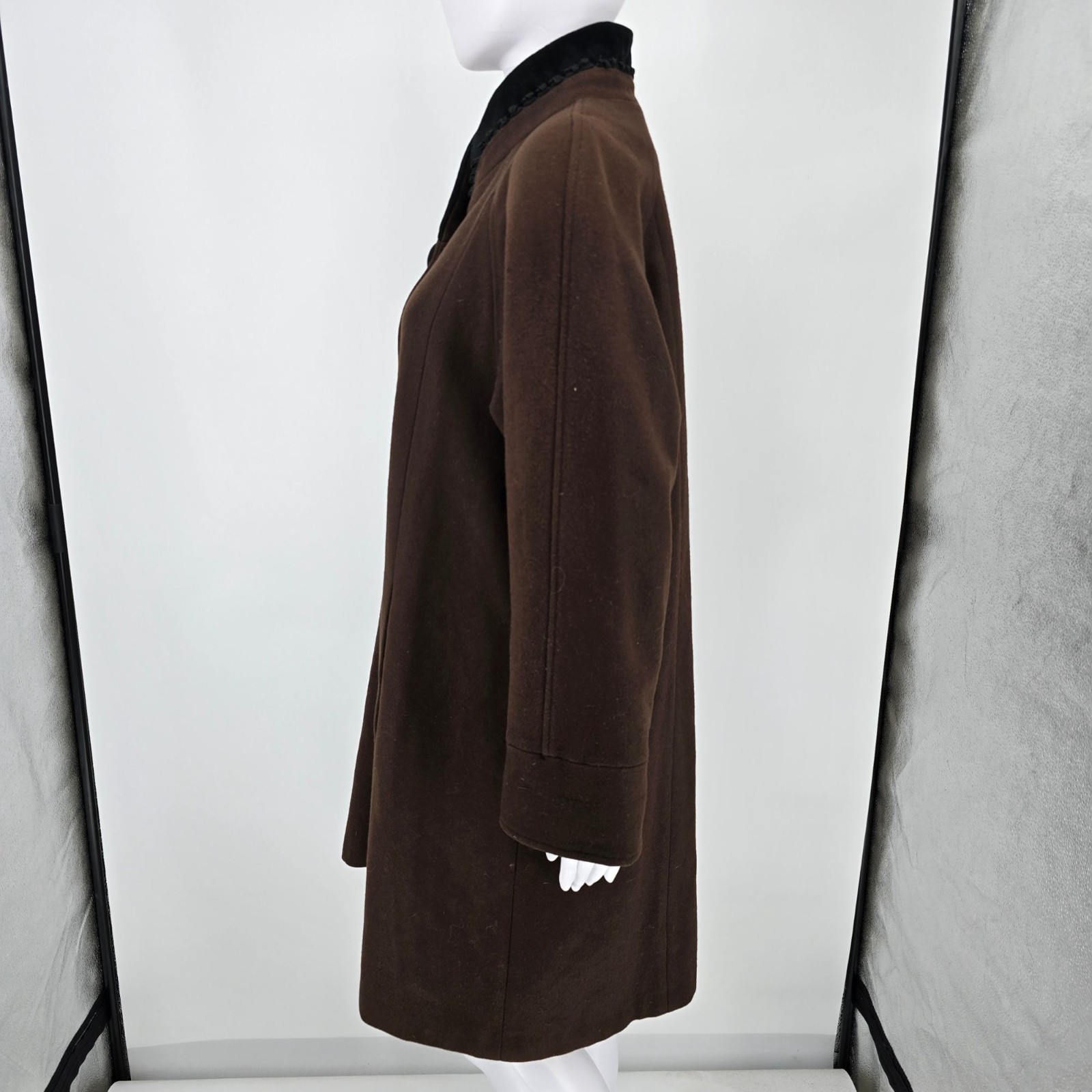 Vintage 1980s Stephanie Matthews Velvet Collar Brown Wool Coat (Size 4) *Fair
