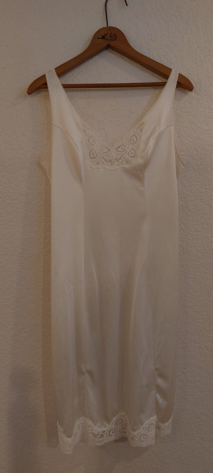 VINTAGE BALI Sexy SILKY Full Dress SLIP Satin Size 36 LACE Ivory