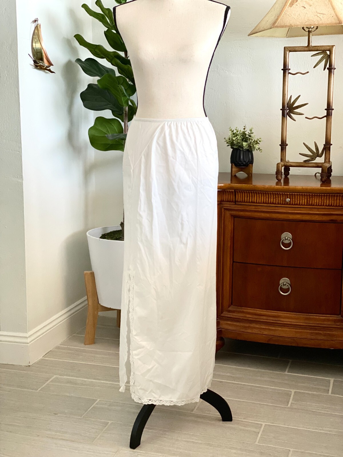 Vintage Wilmot Slip in Creamy White size Small, Vintage Long Slip, 60s Fashion