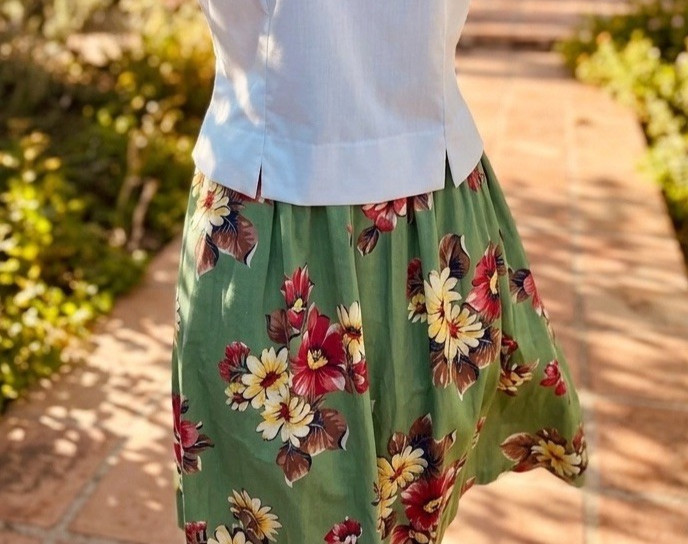 1940s Novelty Print Daisy Floral Green Rayon Pinup Swing Dance Skirt 26”w 26”L