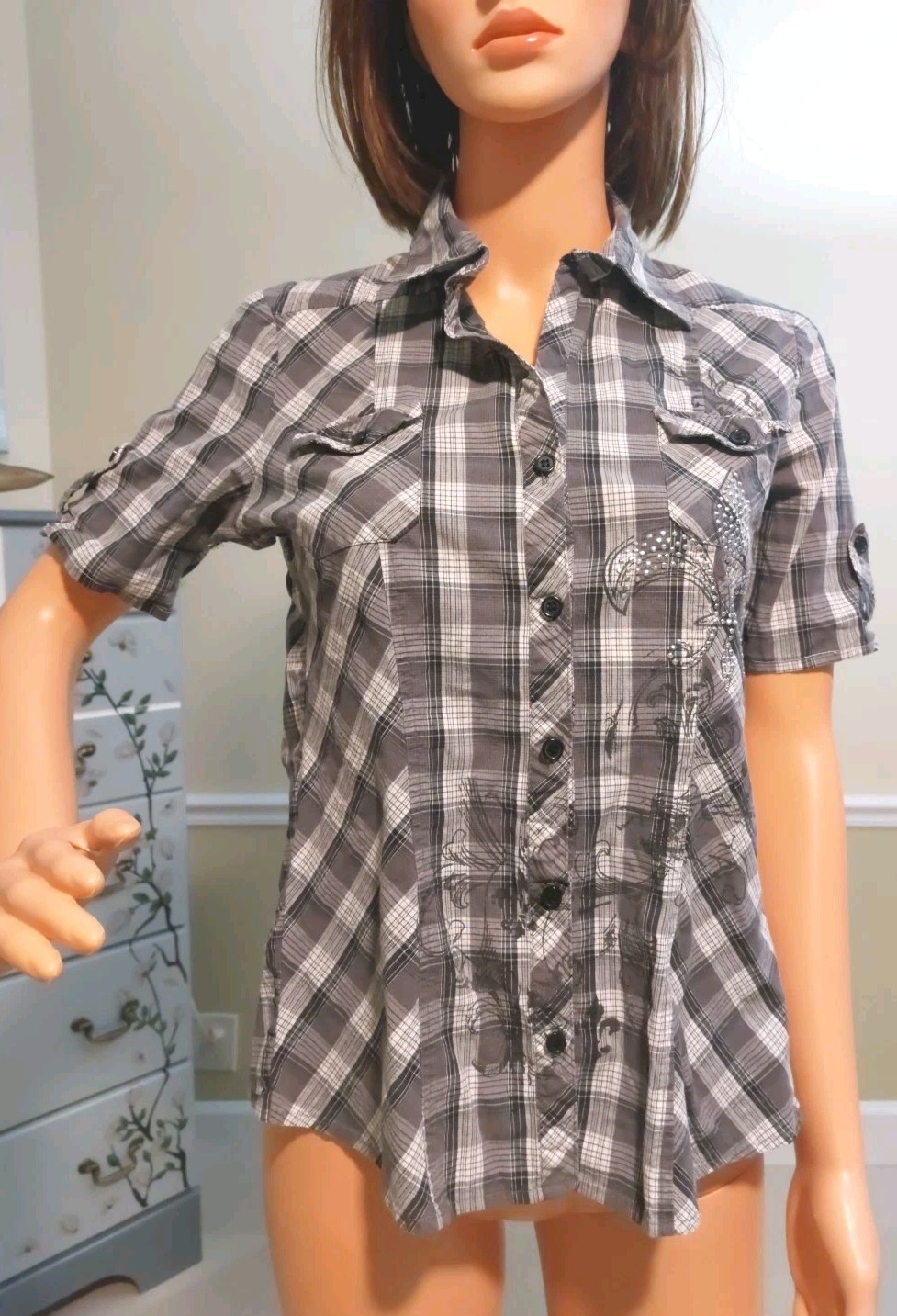Rare Vintage Fangs Women’s Shirt Fleur-de-lis Design Medium – More Info Below