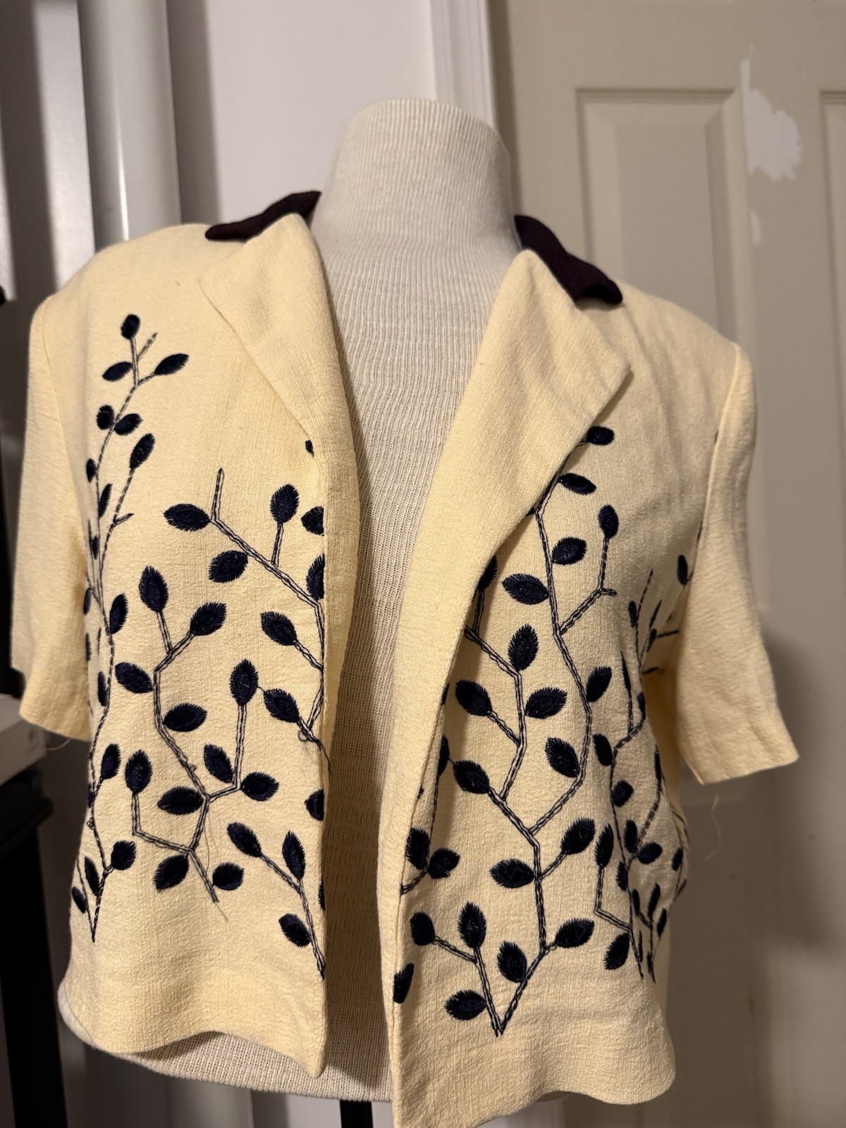 VTG allison-che Creamy Yellow with Black Embroidered Short Sleeve Blazer size12