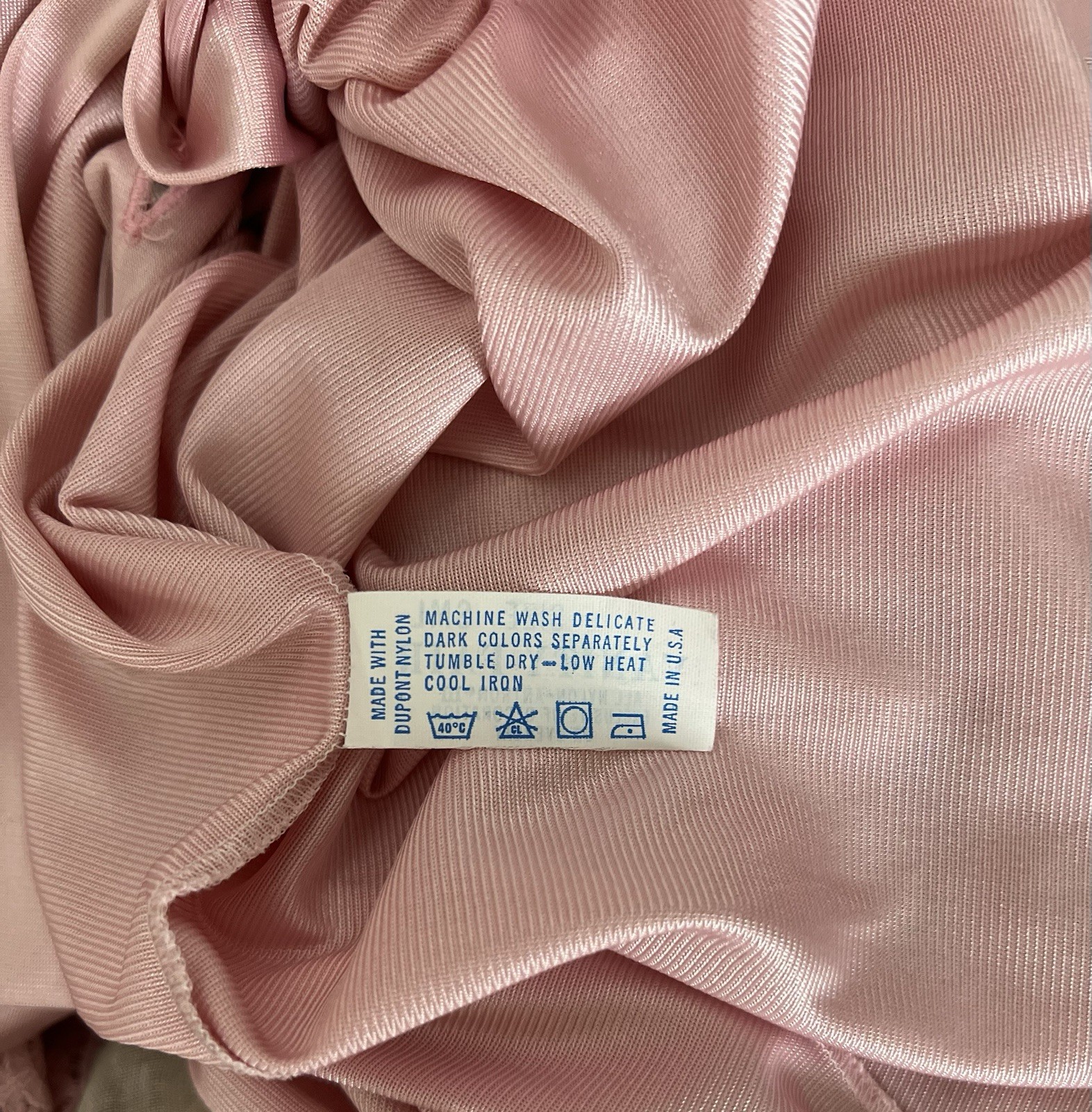 VTG 1950s Vanity Fair Pink SML Overlay Robe With Lace Accents l Made In USA