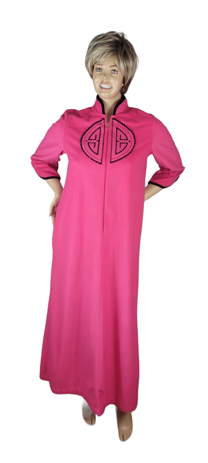 Vintage Madison Avenue by Plaza 9 Pink & Black Asian Motif Zip Robe Medallion