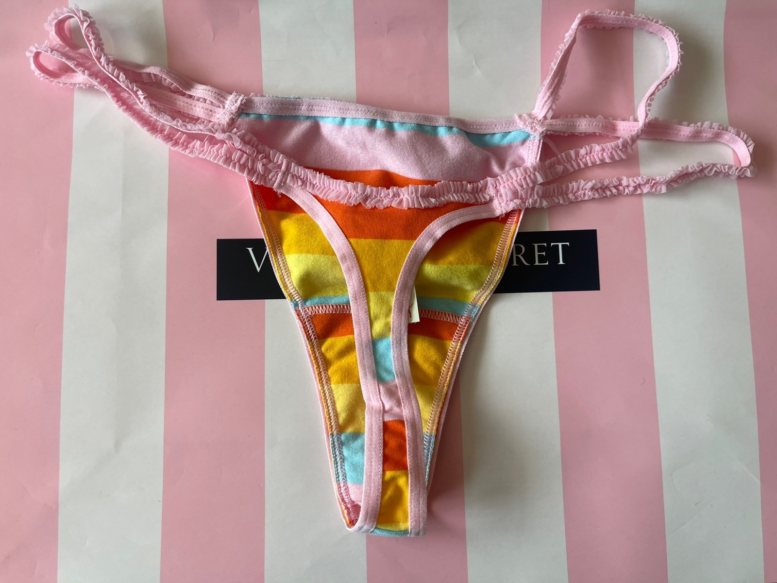 NWOT VTG 2009 Victoria’s Secret PINK – ULTRA RARE HTF THONG -STRIPED MEDIUM