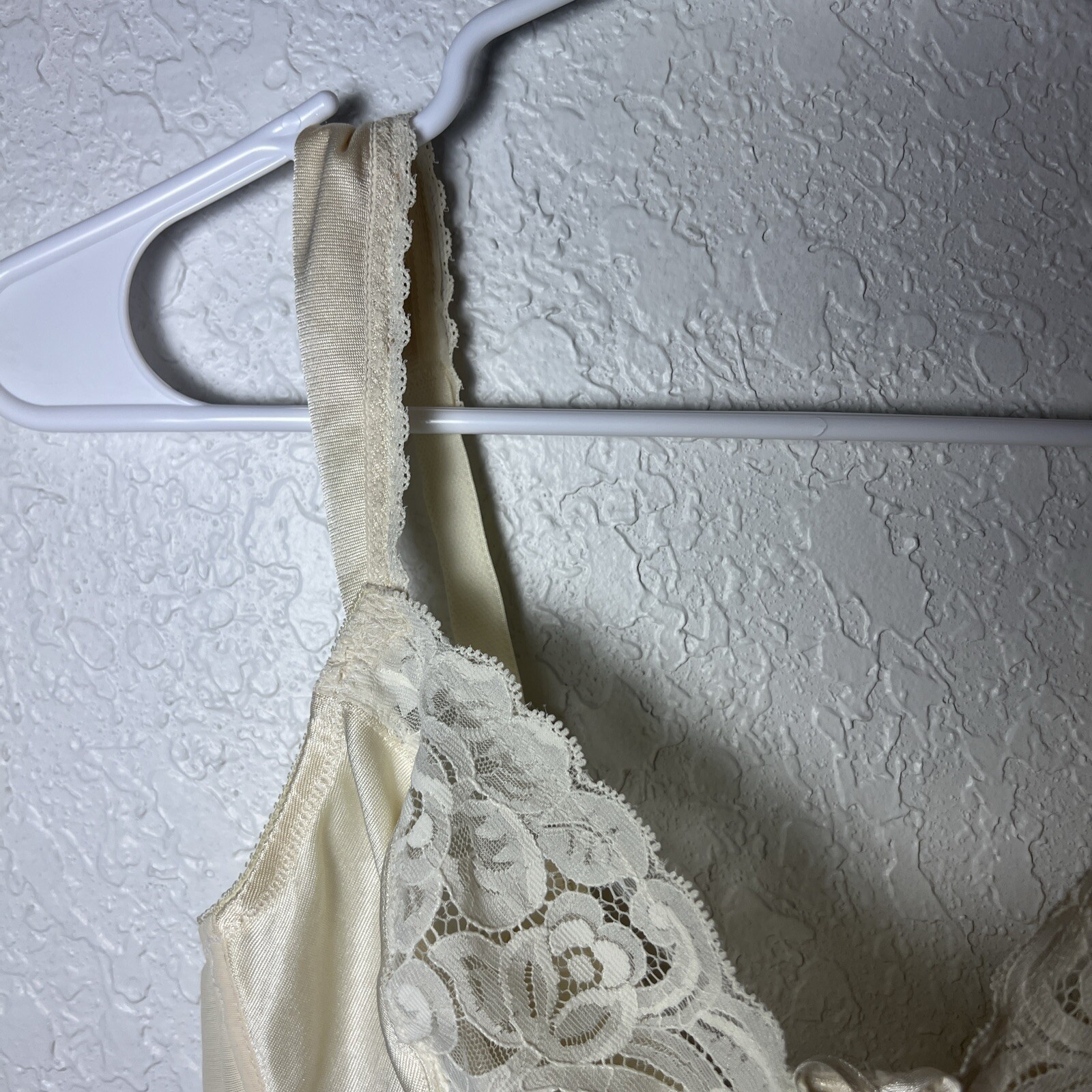 NWT Vintage Vanity Fair Underwire Bra – Satin Cream Glow 34D – Made In USA