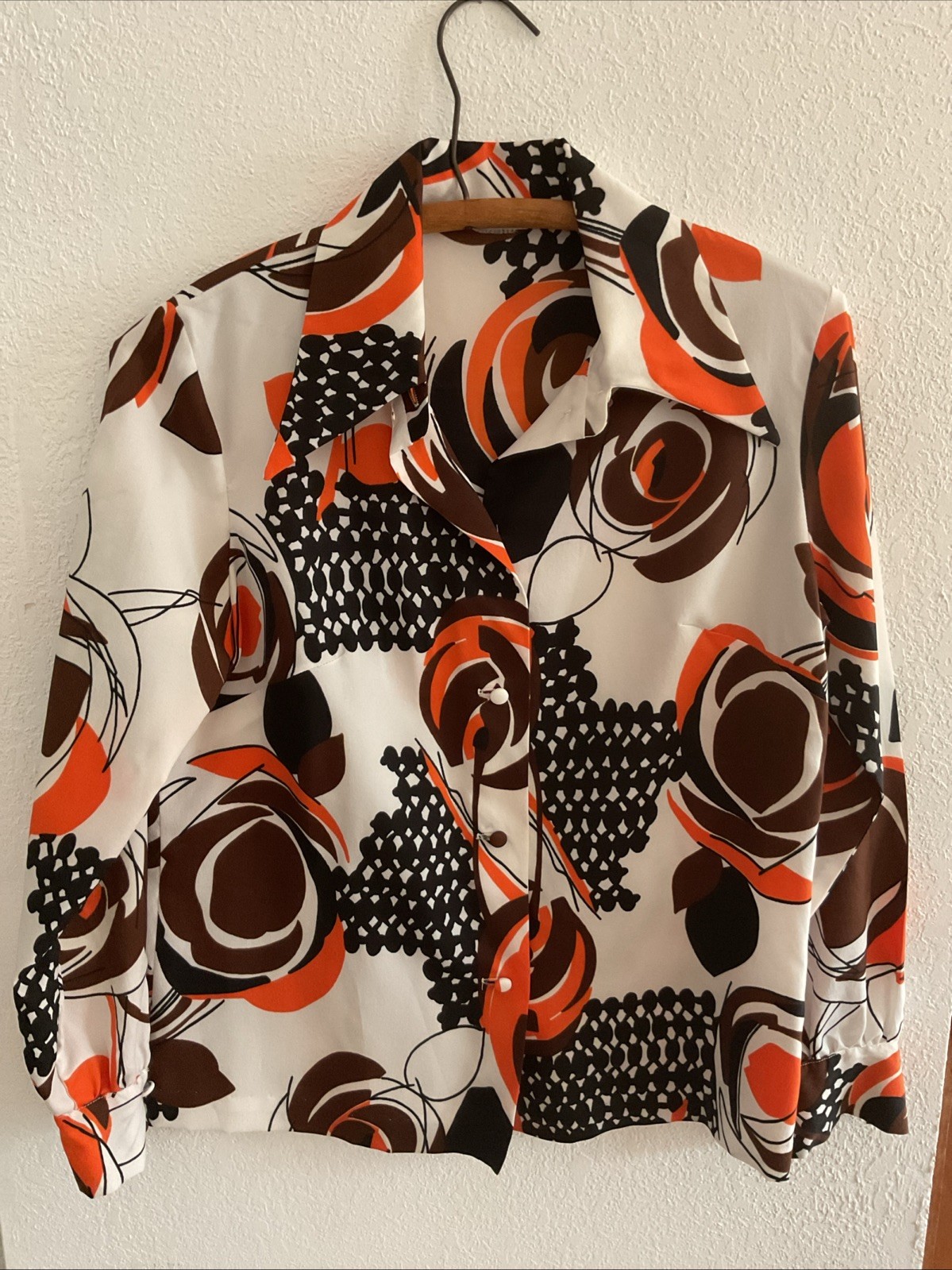 VTG 70s Women’s Spread Pointed Dagger Collar Polyester Blouse, BLK, BR /Orange