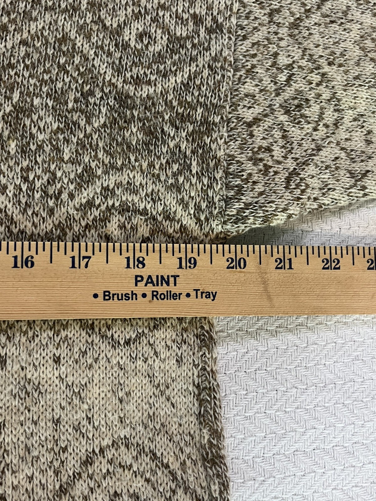 90s Women’s S/M Wool Sweater Beige Tan Teddy Bear Design