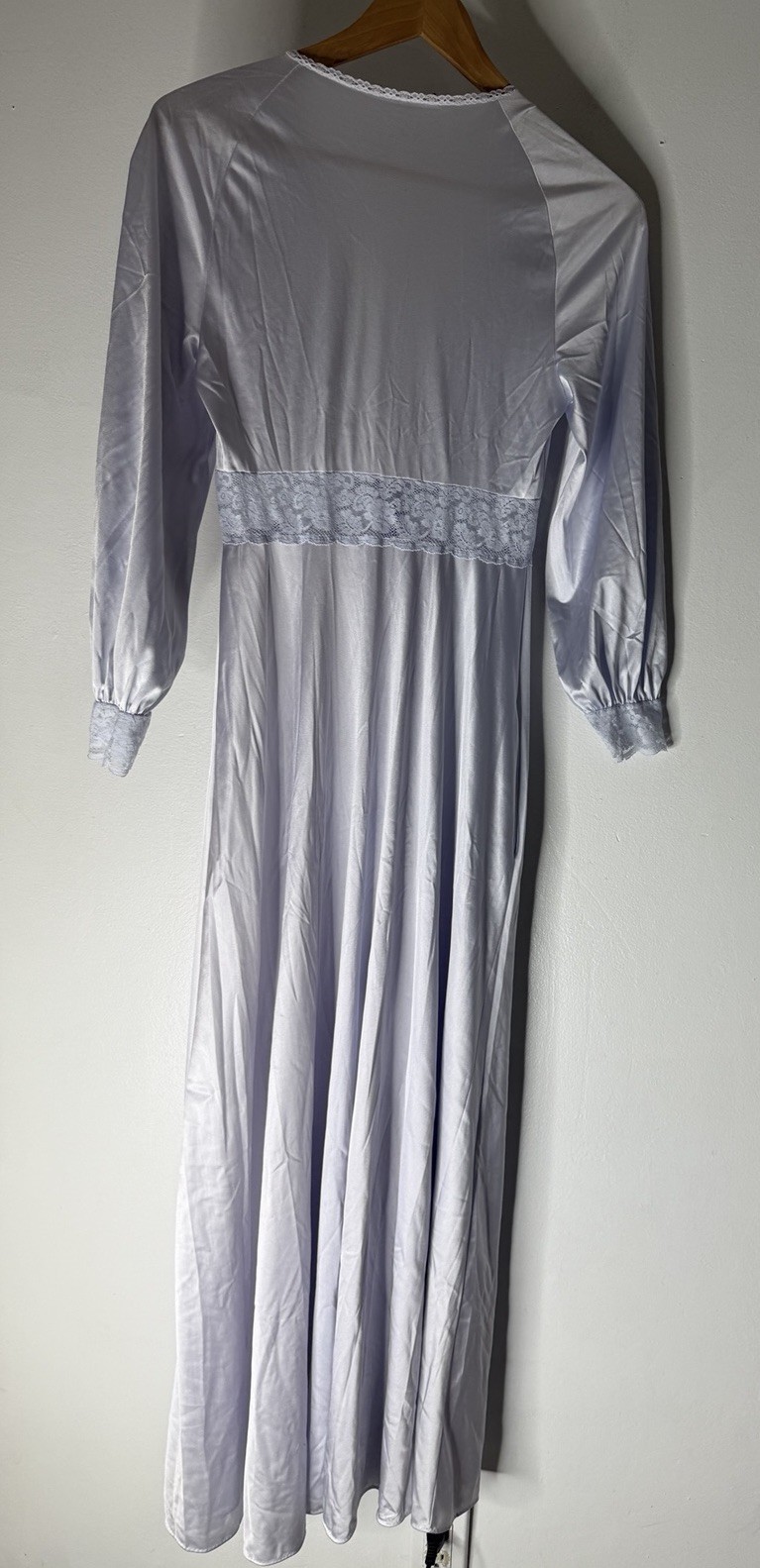 Vintage Vanity Fair Long Sleeve Night Gown Size 34 Pale Purple