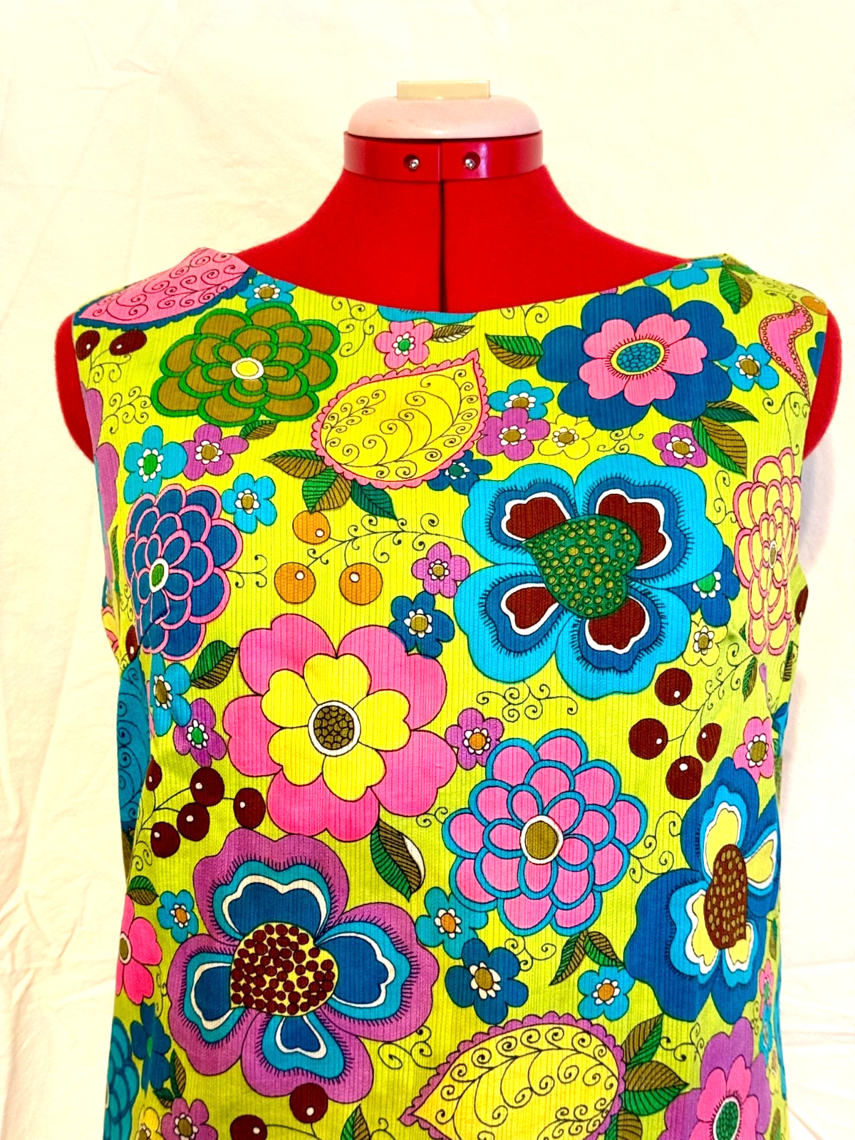 Vintage 1960’s Style Sleeveless Vibrant Psychedelic Floral Shift Dress – Medium