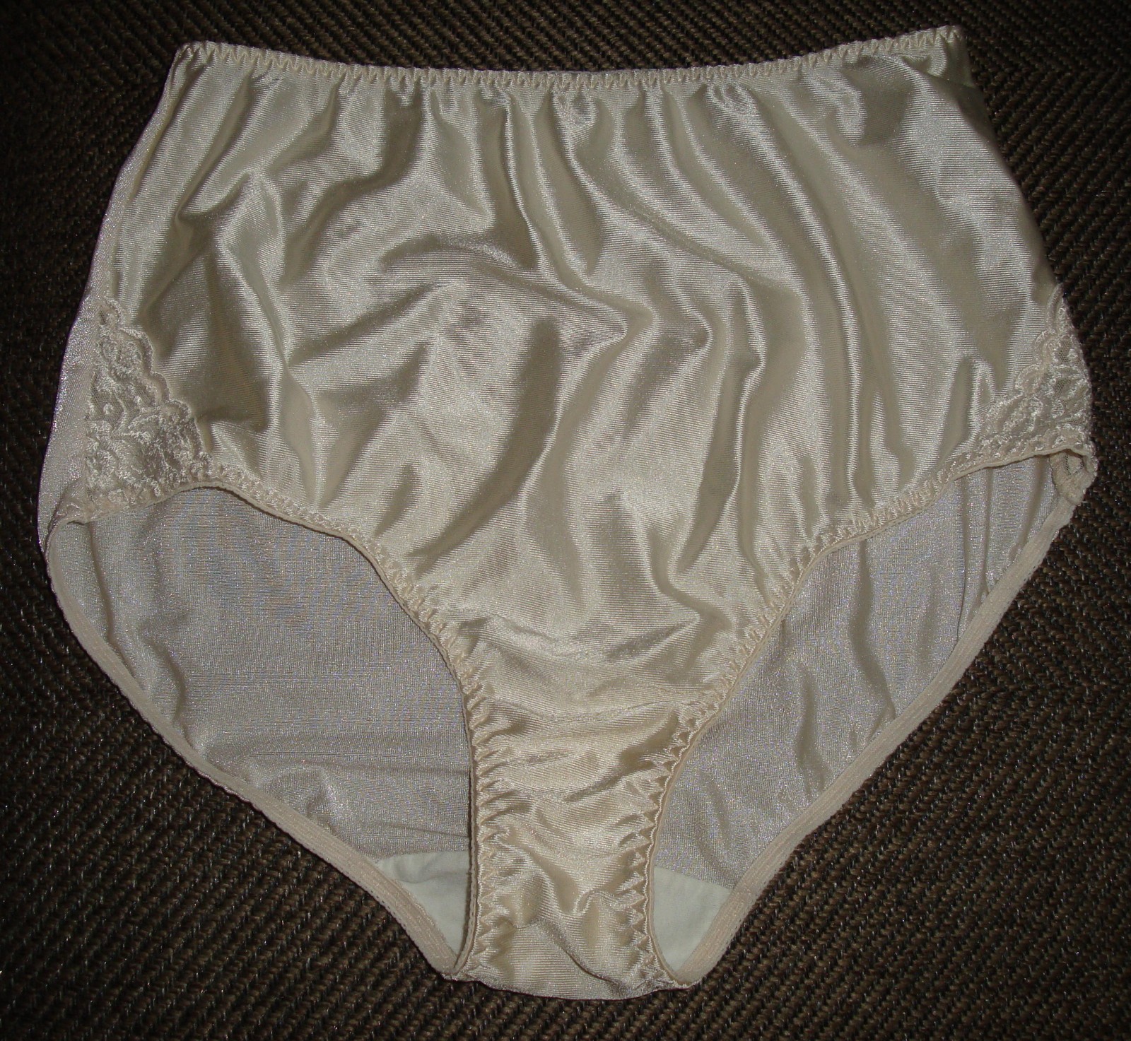 Vintage Vanity Fair 7 L White Satin & Lace Brief Style # 13-074