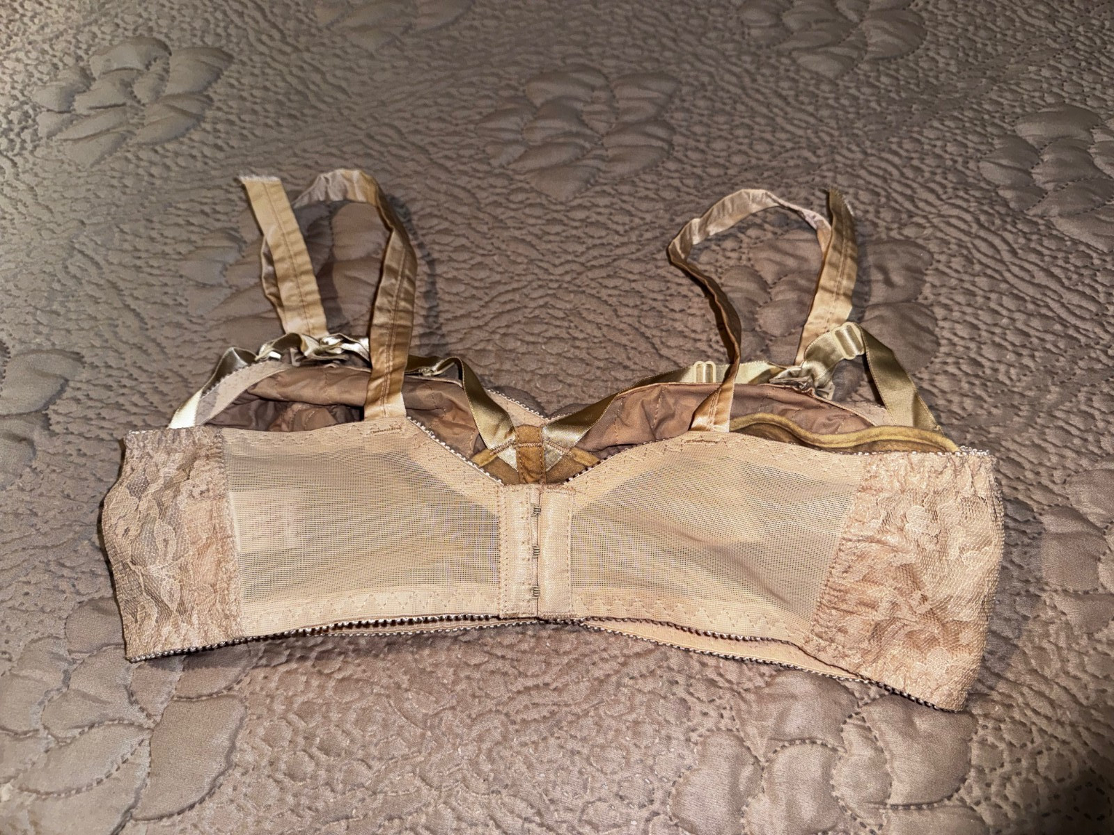 Vintage 1960’s Sculptress Beige Lace Bra Style 521 w/Attached Banderin 36CC USA