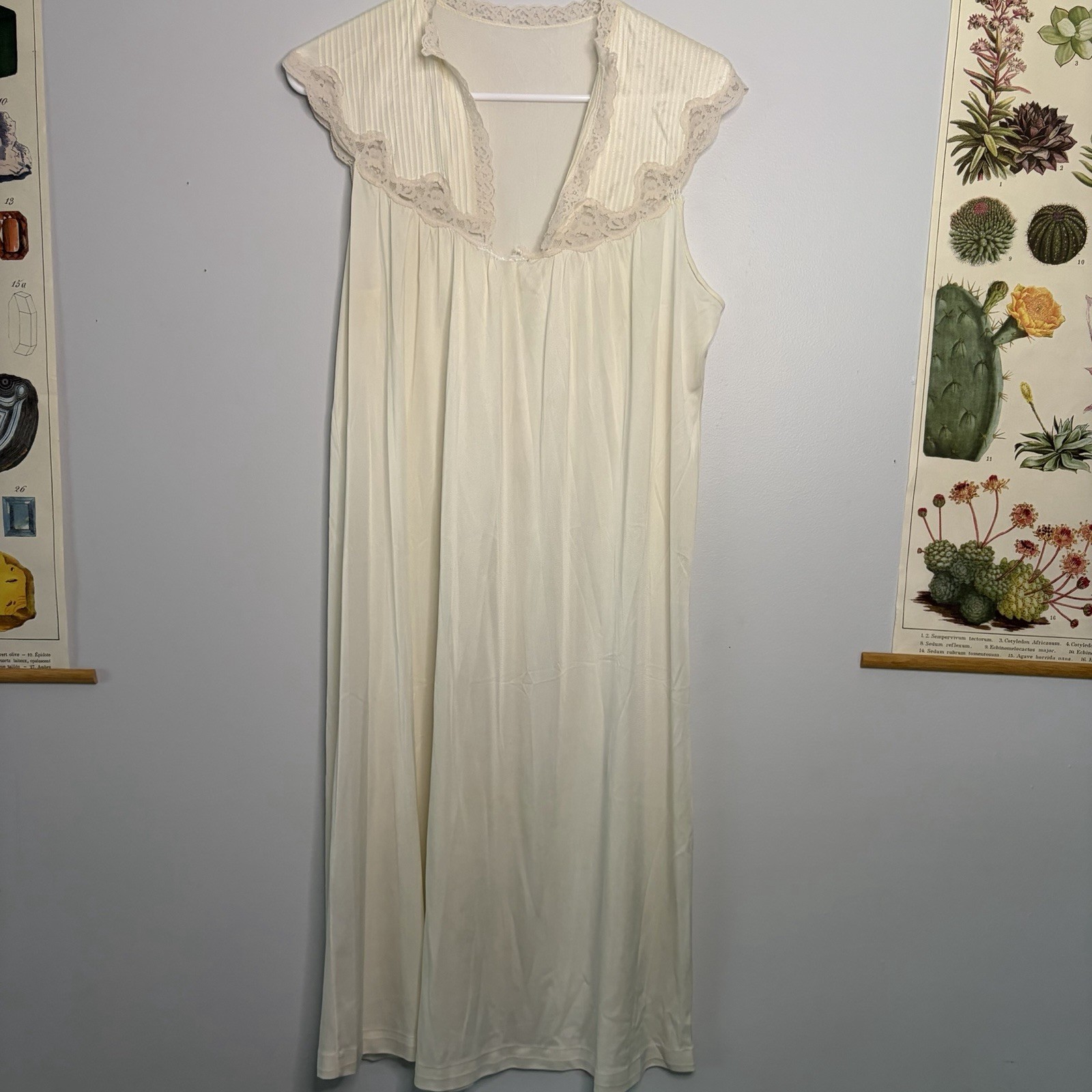 Vintage Peignoir Set Cream With Lace Detail Has Some Flaws Size Medium JCPenney
