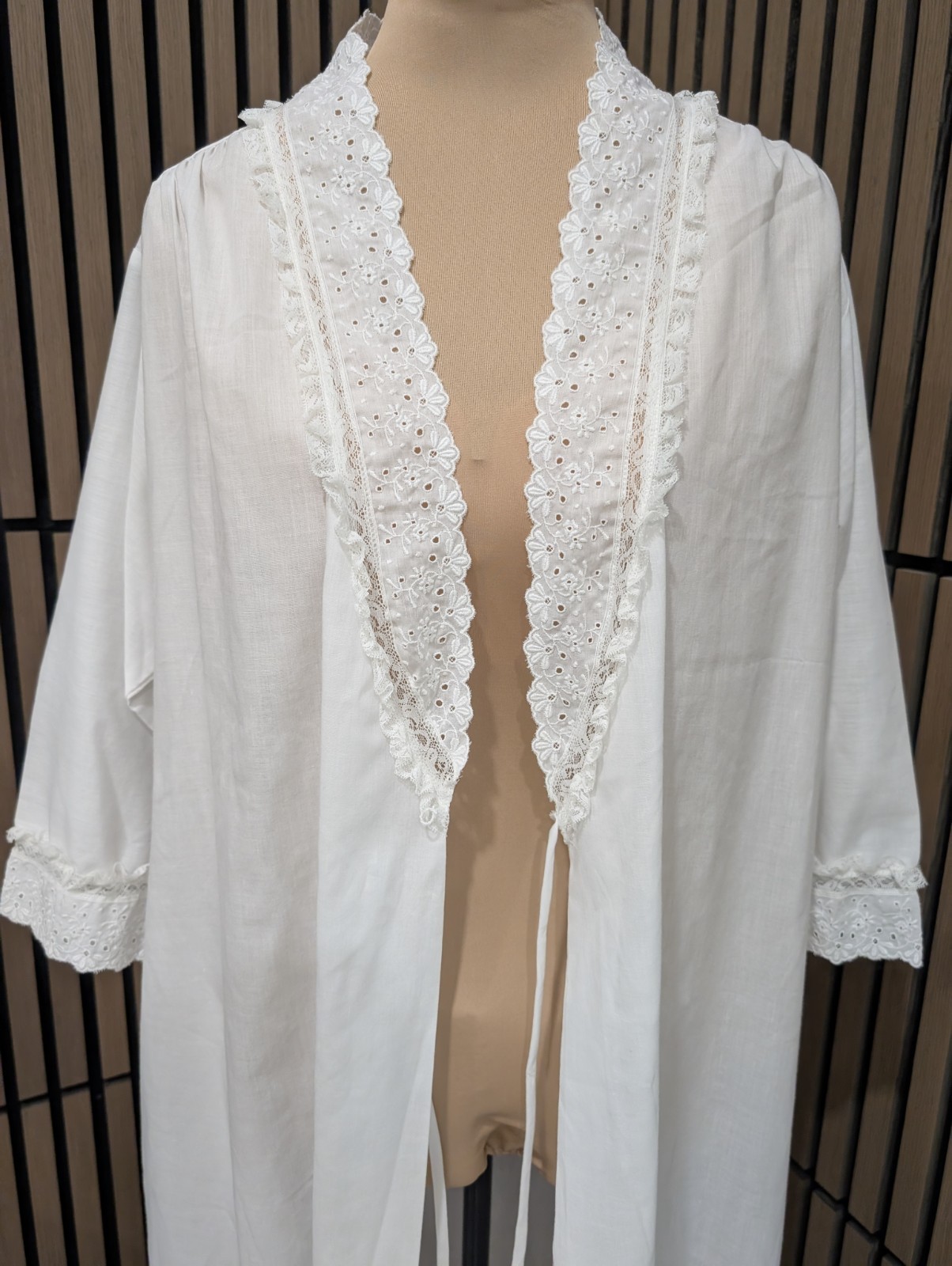 Vintage Christian Dior Eyelet Lace Trim White Robe Rare Sz S