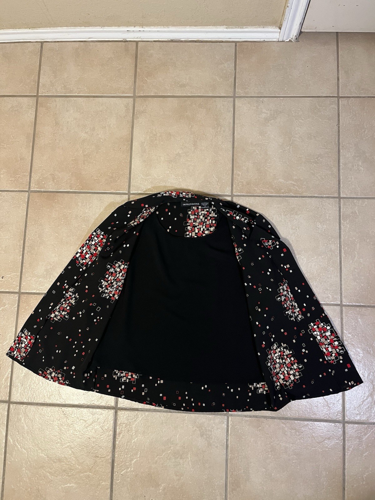 0023 Impressions VTG Women’s Black Top With Geometric Confetti Print Pattern S