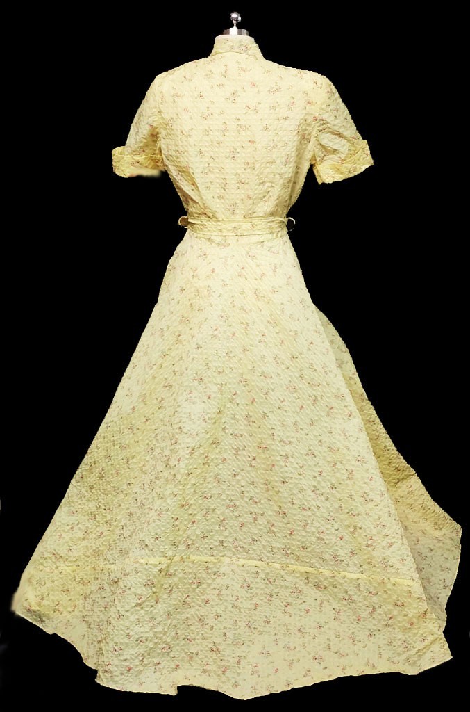 VINTAGE 40s / ‘50s ORIGINAL PAULETTE FLORAL SEERSUCKER GRAND SWEEP DRESSING GOWN
