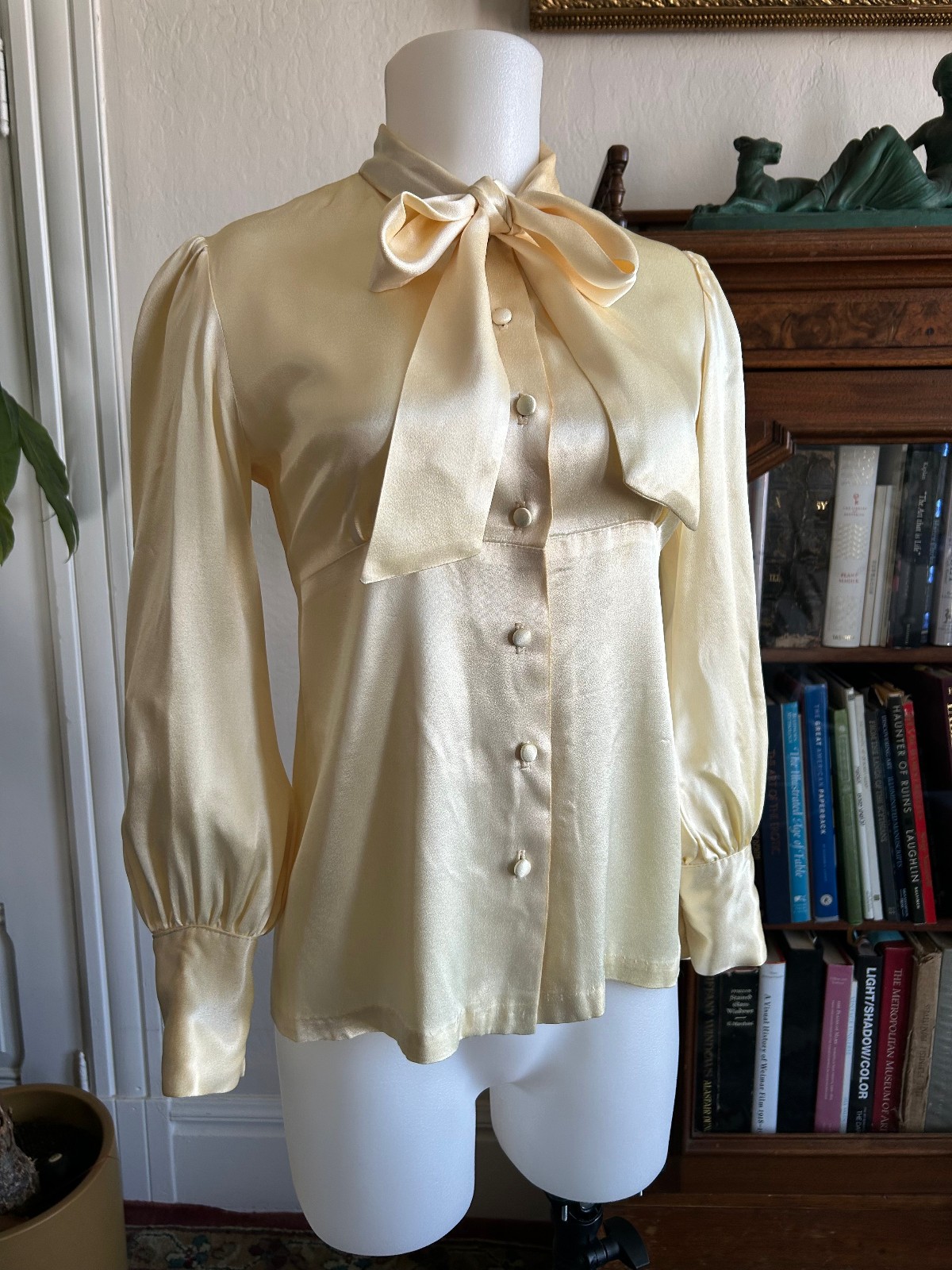 Vintage 1970s Liquid Satin Empire Waist Pussy Bow Blouse – Secretary sz Small