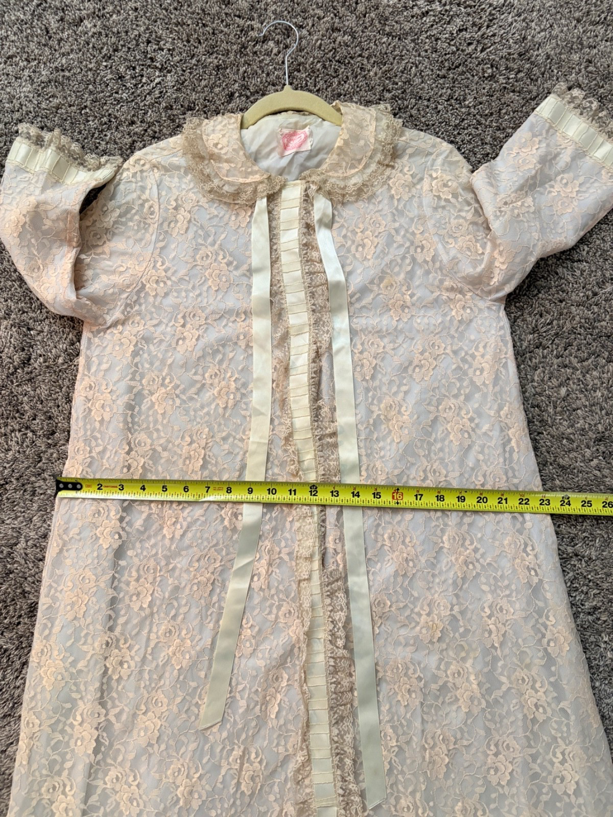 Keyloun Dressing Gown, Old Hollywood Robe, 50’s to 60’s Vintage Lace Robe Medium